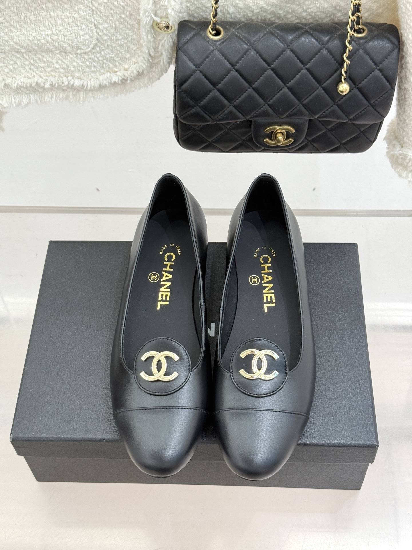 ！CHANE*｜小香26C新款双C拼色单鞋这双单鞋真的把摩登与优雅焊在了脚上✨ 谁穿谁是行走的香奈儿女郎