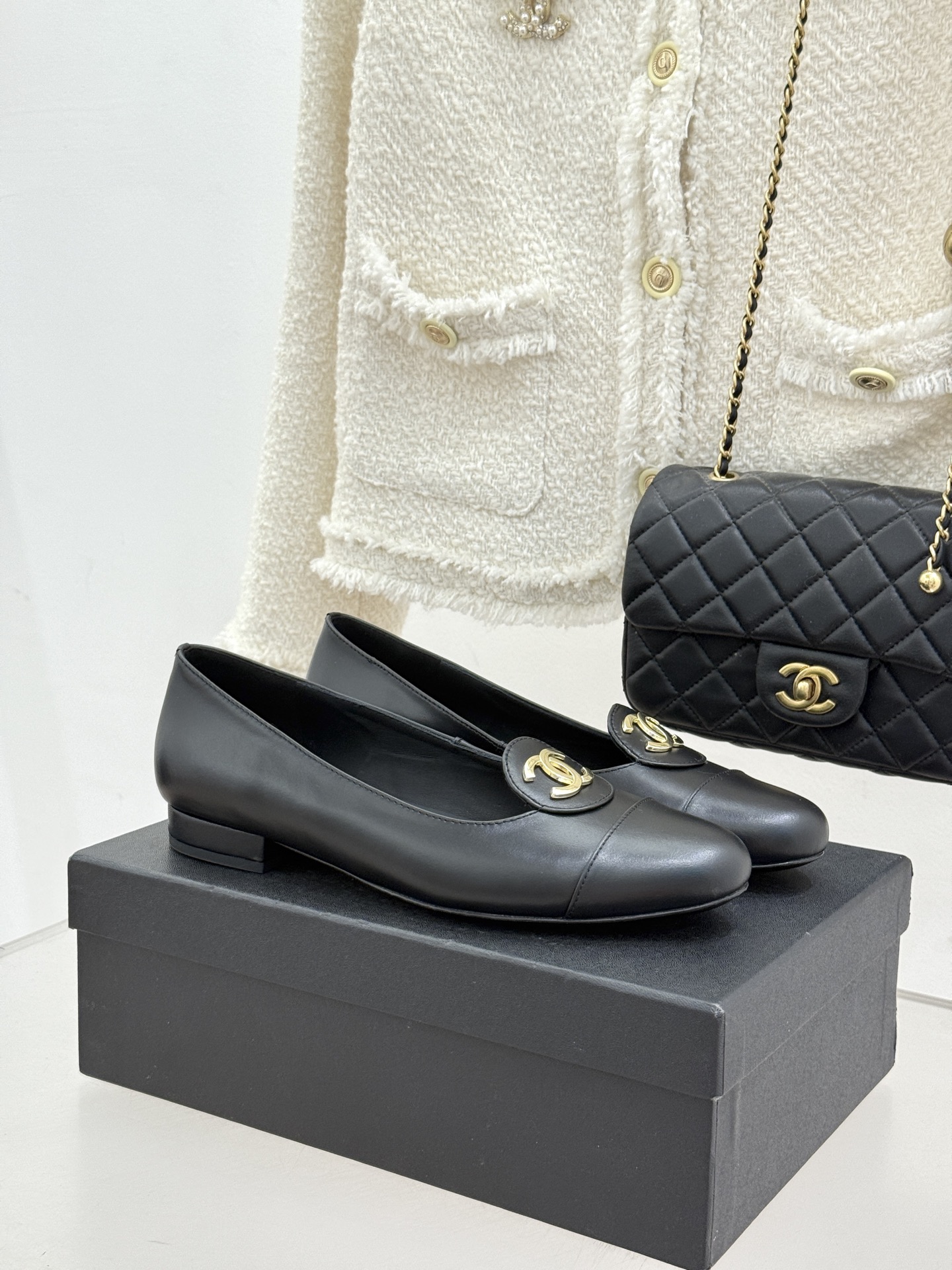 ！CHANE*｜小香26C新款双C拼色单鞋这双单鞋真的把摩登与优雅焊在了脚上✨ 谁穿谁是行走的香奈儿女郎