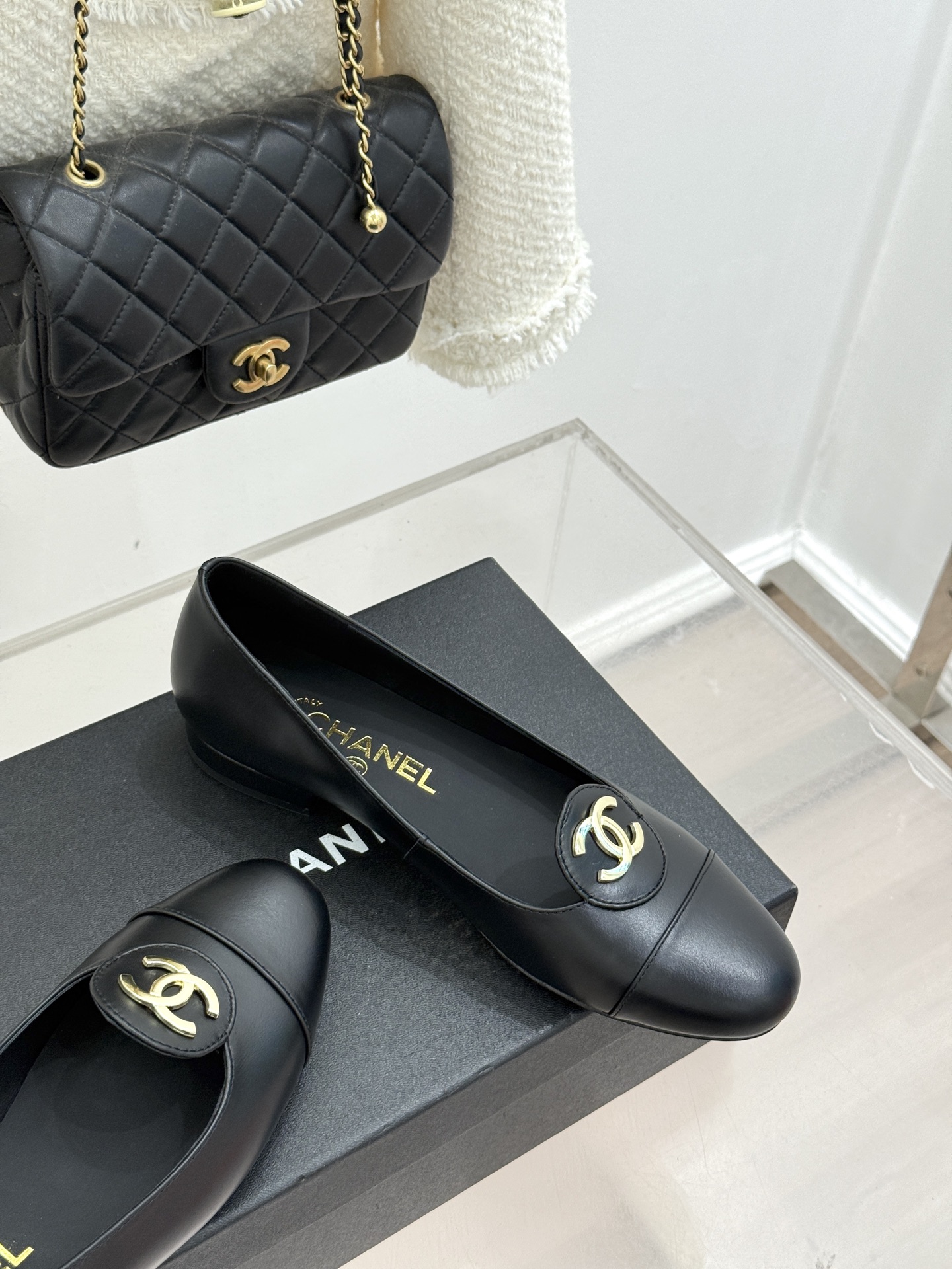 ！CHANE*｜小香26C新款双C拼色单鞋这双单鞋真的把摩登与优雅焊在了脚上✨ 谁穿谁是行走的香奈儿女郎