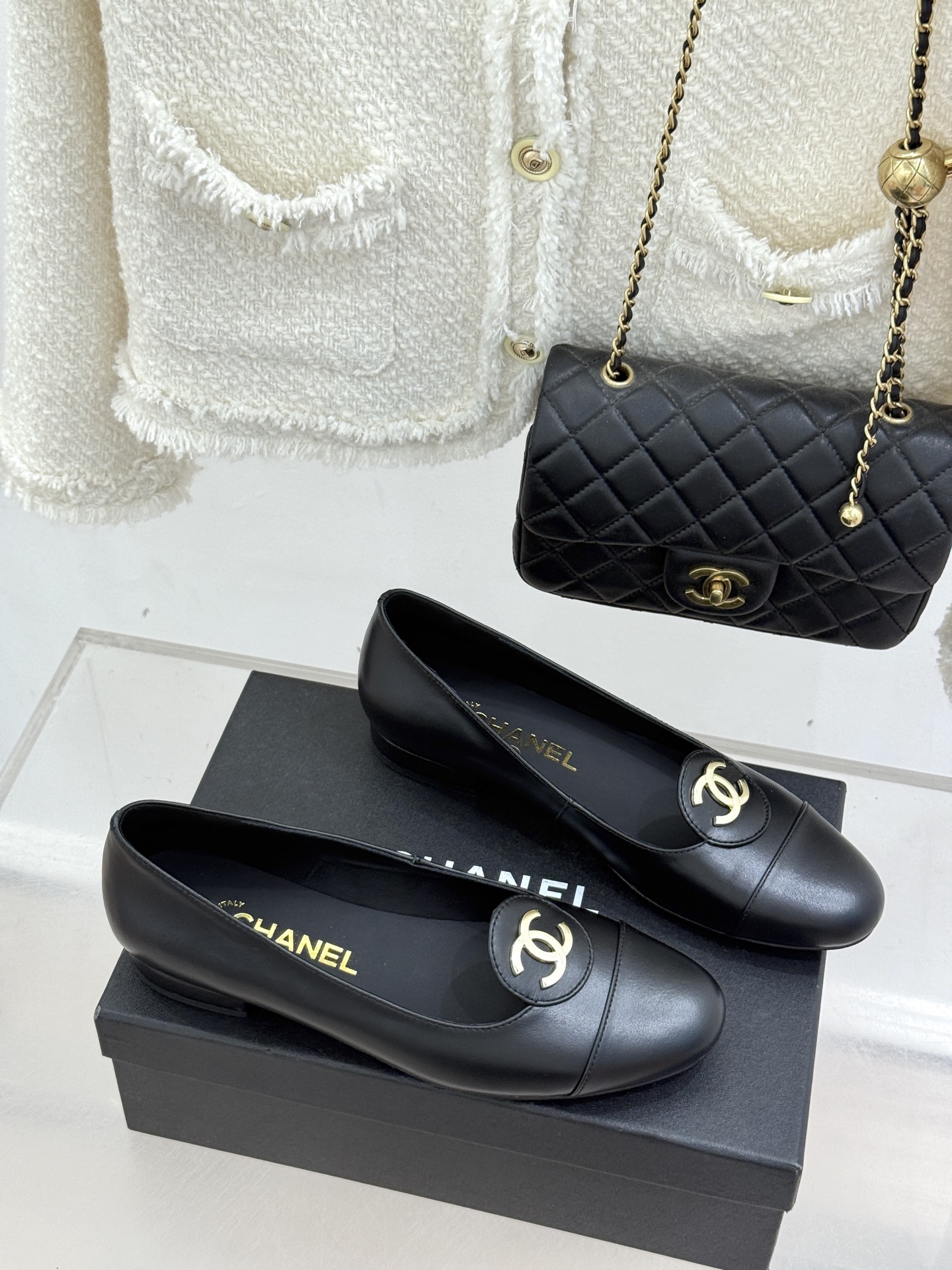 ！CHANE*｜小香26C新款双C拼色单鞋这双单鞋真的把摩登与优雅焊在了脚上✨ 谁穿谁是行走的香奈儿女郎