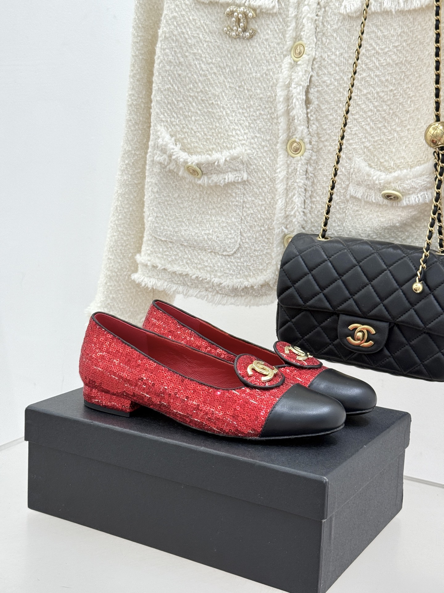 ！CHANE*｜小香26C新款双C拼色单鞋这双单鞋真的把摩登与优雅焊在了脚上✨ 谁穿谁是行走的香奈儿女郎