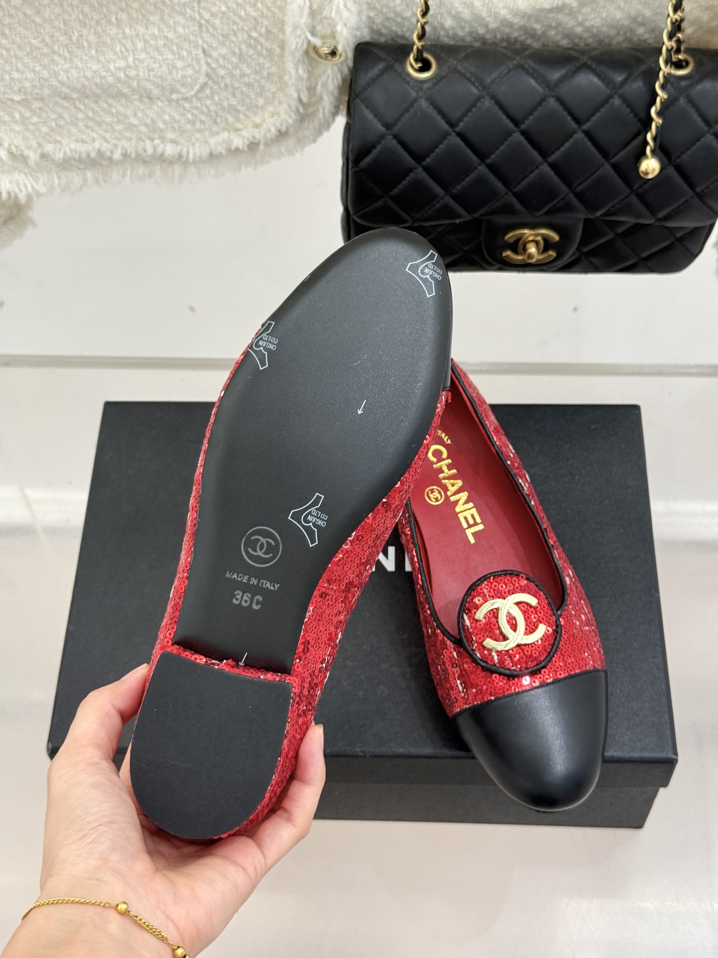 ！CHANE*｜小香26C新款双C拼色单鞋这双单鞋真的把摩登与优雅焊在了脚上✨ 谁穿谁是行走的香奈儿女郎