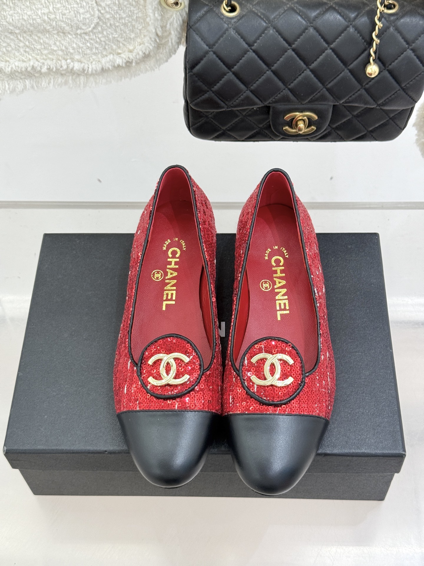 ！CHANE*｜小香26C新款双C拼色单鞋这双单鞋真的把摩登与优雅焊在了脚上✨ 谁穿谁是行走的香奈儿女郎