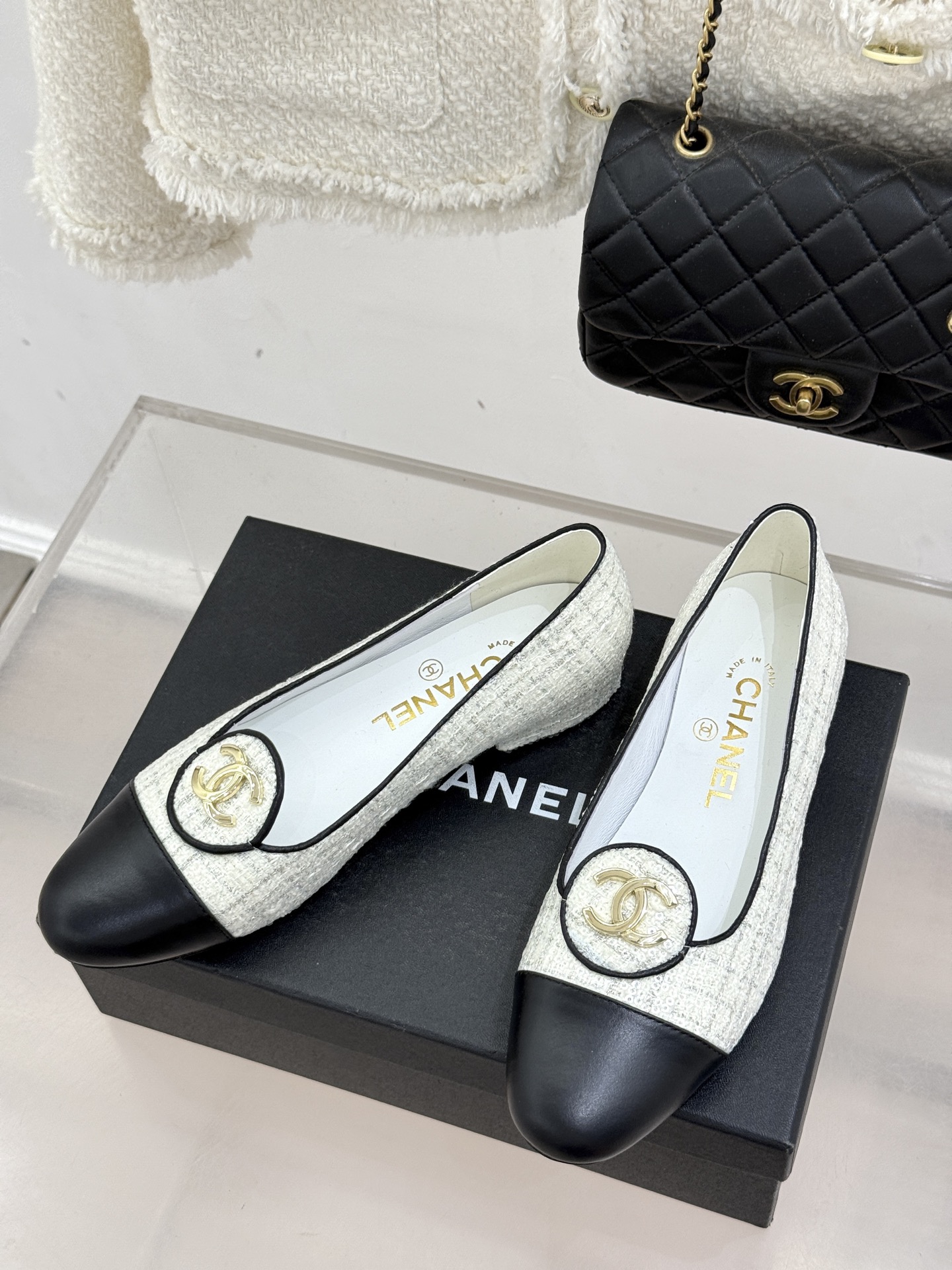 ！CHANE*｜小香26C新款双C拼色单鞋这双单鞋真的把摩登与优雅焊在了脚上✨ 谁穿谁是行走的香奈儿女郎