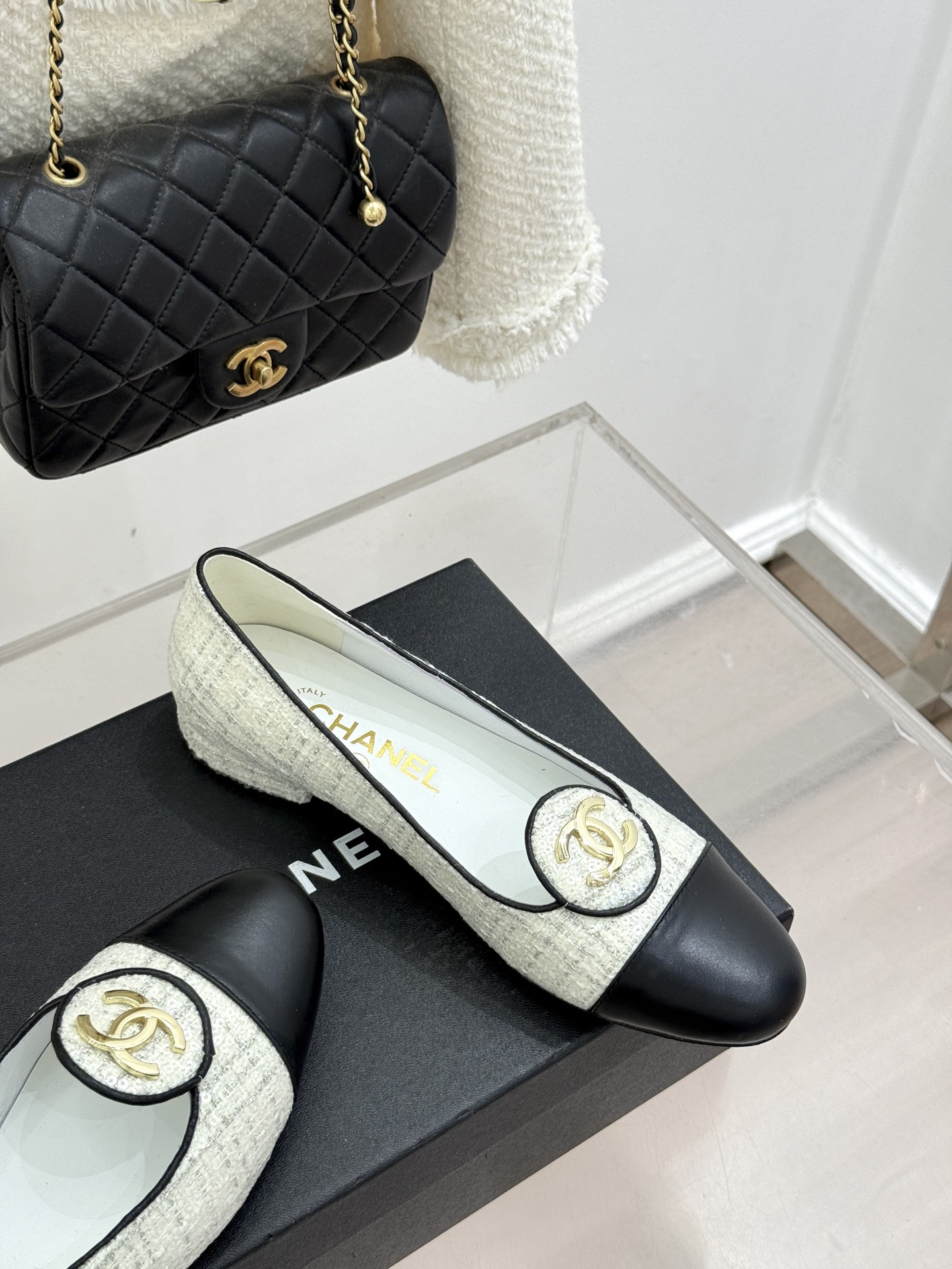 ！CHANE*｜小香26C新款双C拼色单鞋这双单鞋真的把摩登与优雅焊在了脚上✨ 谁穿谁是行走的香奈儿女郎