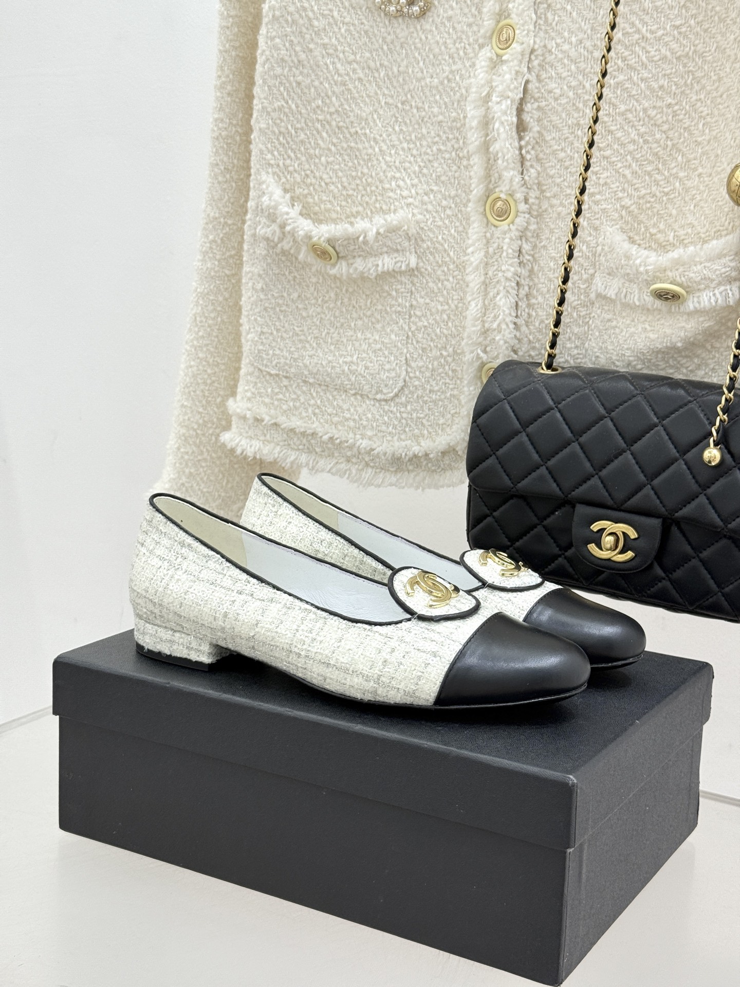 ！CHANE*｜小香26C新款双C拼色单鞋这双单鞋真的把摩登与优雅焊在了脚上✨ 谁穿谁是行走的香奈儿女郎