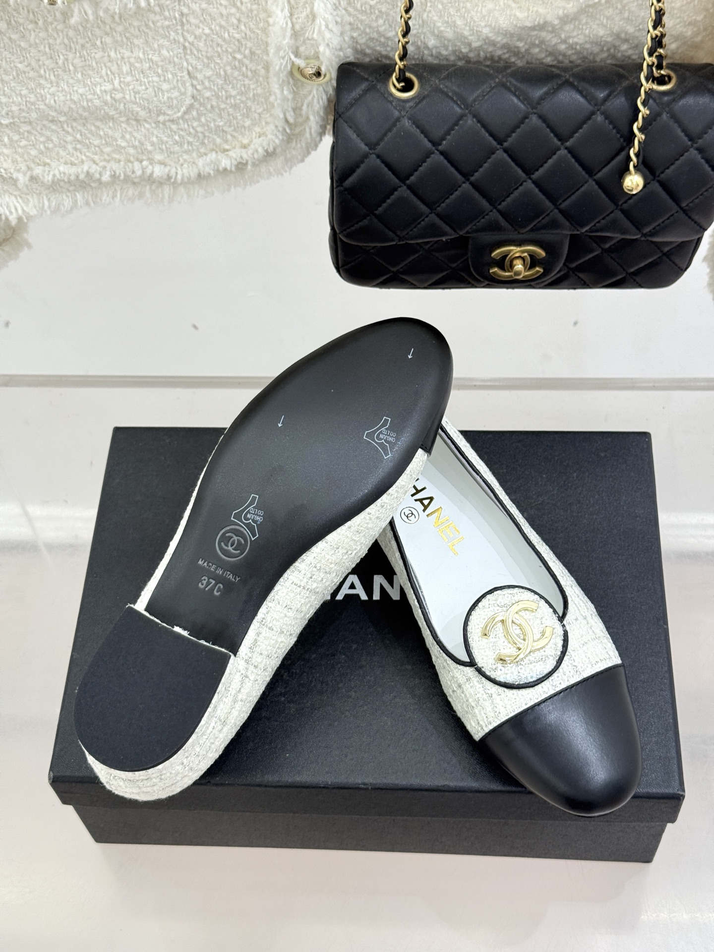 ！CHANE*｜小香26C新款双C拼色单鞋这双单鞋真的把摩登与优雅焊在了脚上✨ 谁穿谁是行走的香奈儿女郎