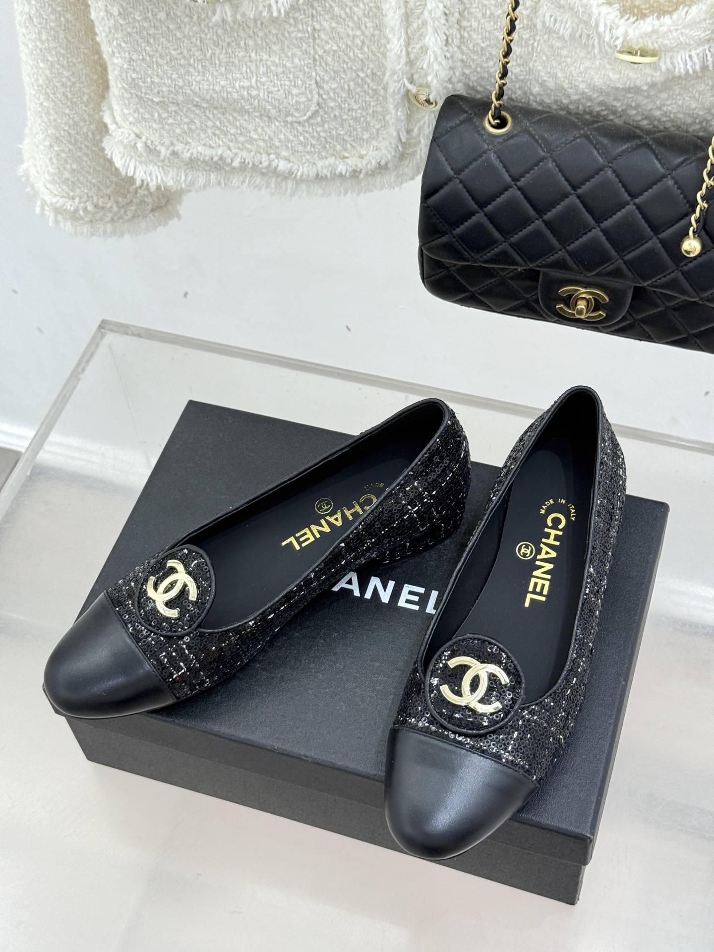 ！CHANE*｜小香26C新款双C拼色单鞋这双单鞋真的把摩登与优雅焊在了脚上✨ 谁穿谁是行走的香奈儿女郎