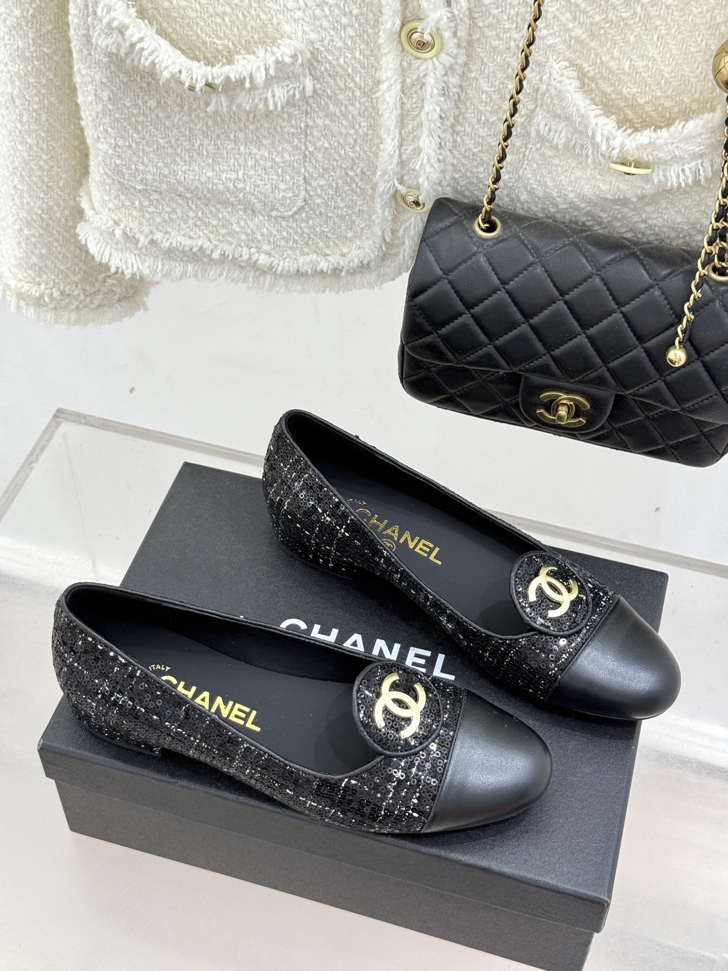 ！CHANE*｜小香26C新款双C拼色单鞋这双单鞋真的把摩登与优雅焊在了脚上✨ 谁穿谁是行走的香奈儿女郎