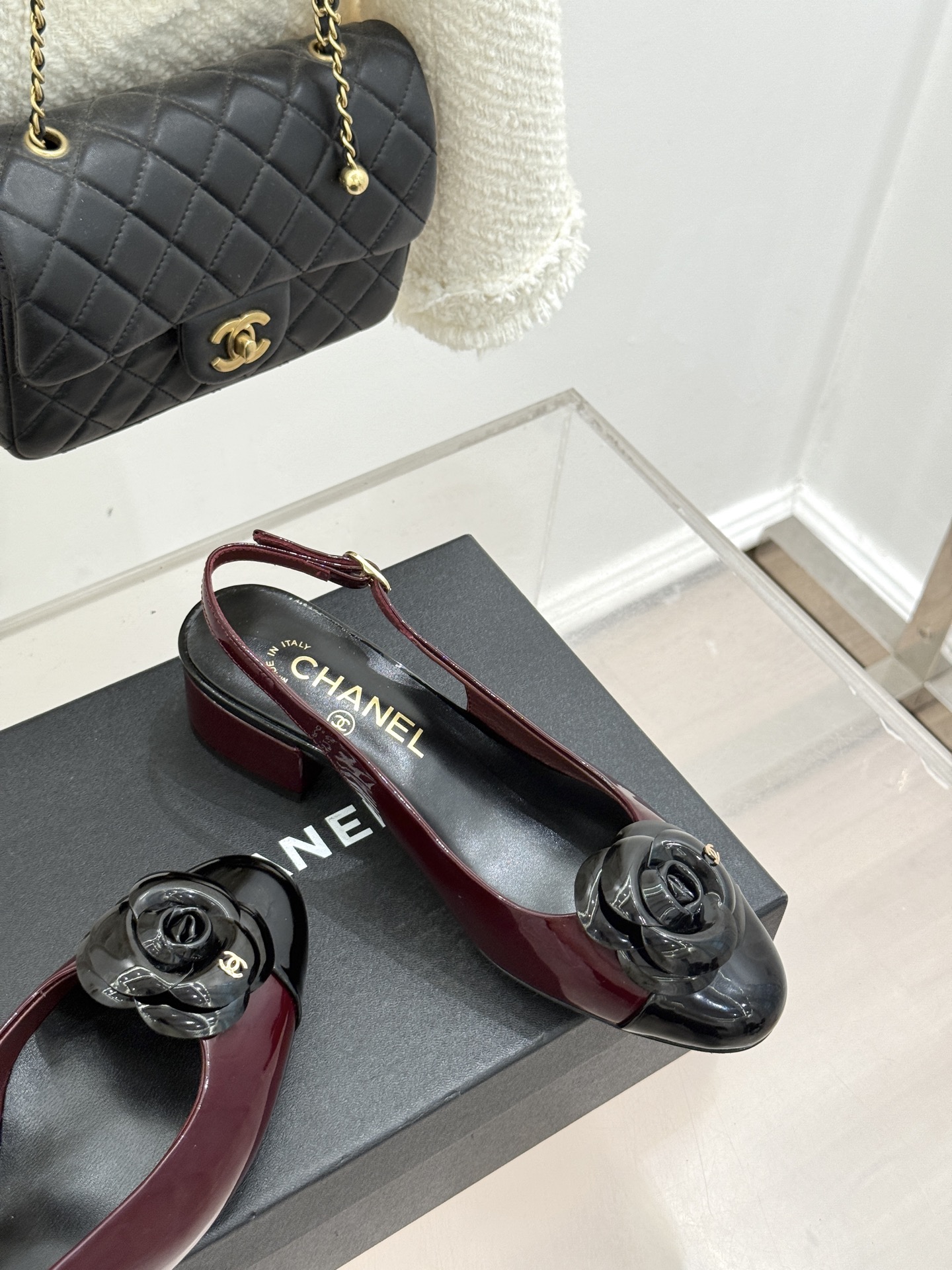 CHANE*｜小香26C春夏新品山茶花系列粗跟凉鞋这一季山茶花系列真的超美😍香奶奶家一贯的优雅名媛气质高