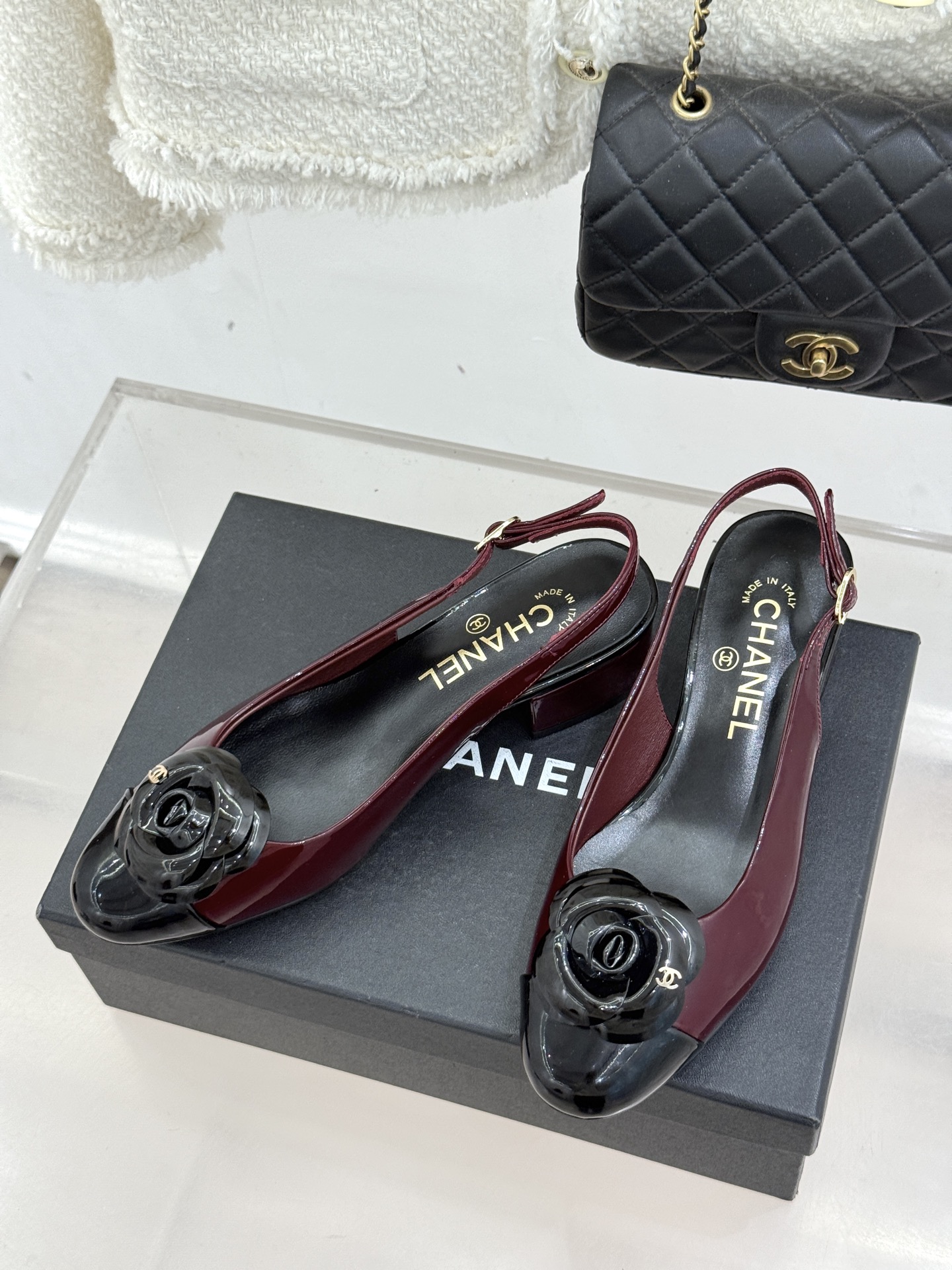 CHANE*｜小香26C春夏新品山茶花系列粗跟凉鞋这一季山茶花系列真的超美😍香奶奶家一贯的优雅名媛气质高