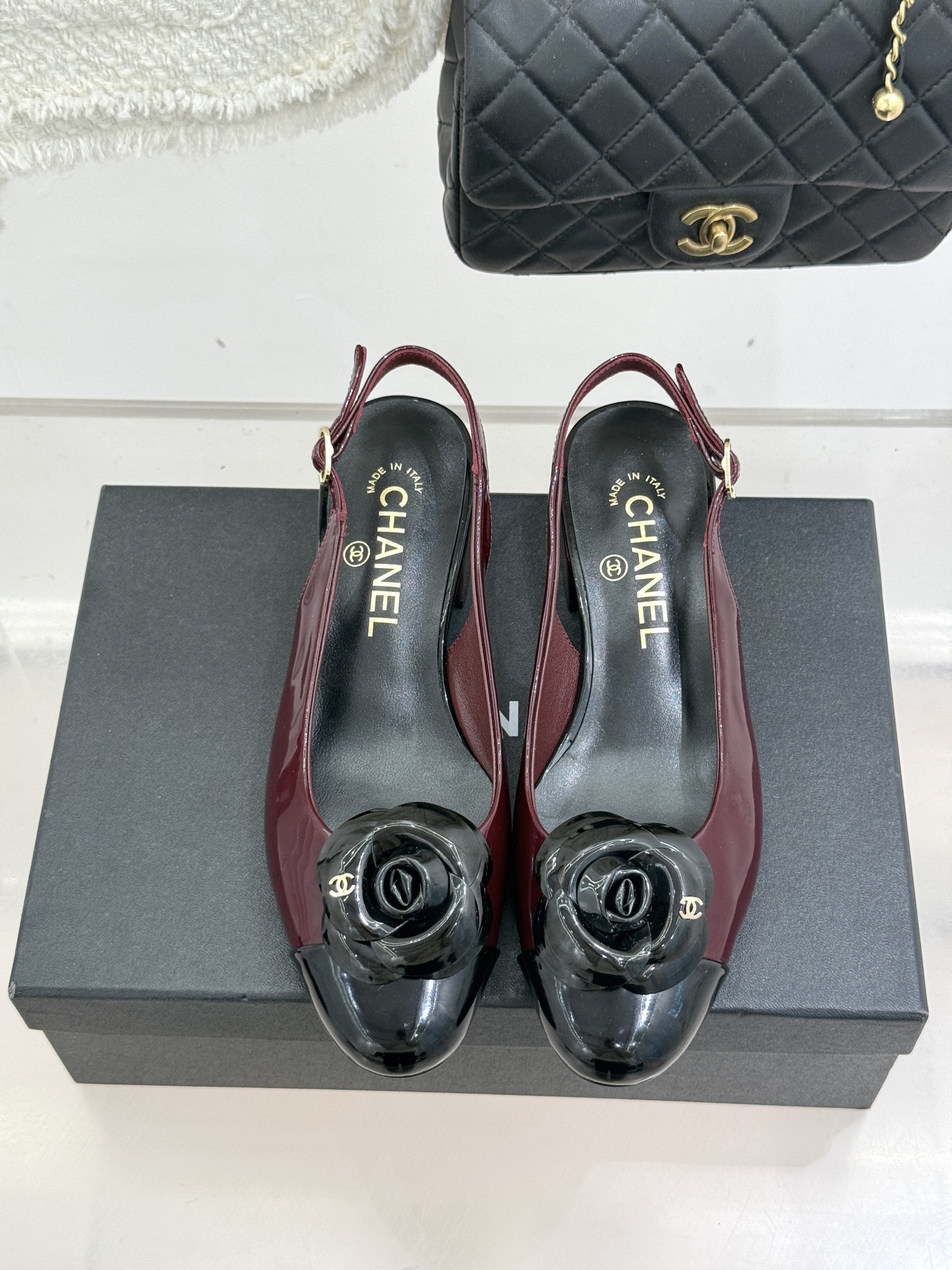 CHANE*｜小香26C春夏新品山茶花系列粗跟凉鞋这一季山茶花系列真的超美😍香奶奶家一贯的优雅名媛气质高