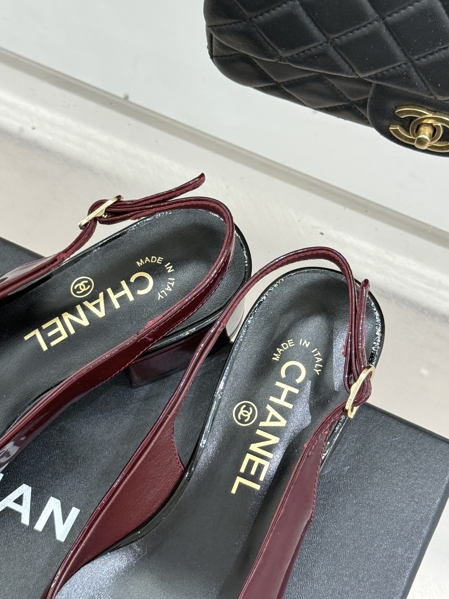 CHANE*｜小香26C春夏新品山茶花系列粗跟凉鞋这一季山茶花系列真的超美😍香奶奶家一贯的优雅名媛气质高