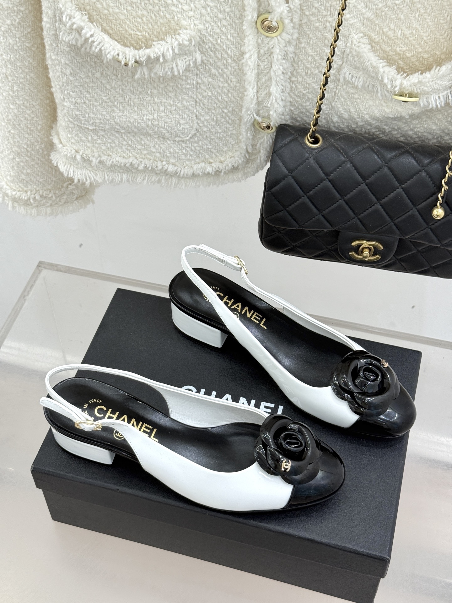 CHANE*｜小香26C春夏新品山茶花系列粗跟凉鞋这一季山茶花系列真的超美😍香奶奶家一贯的优雅名媛气质高