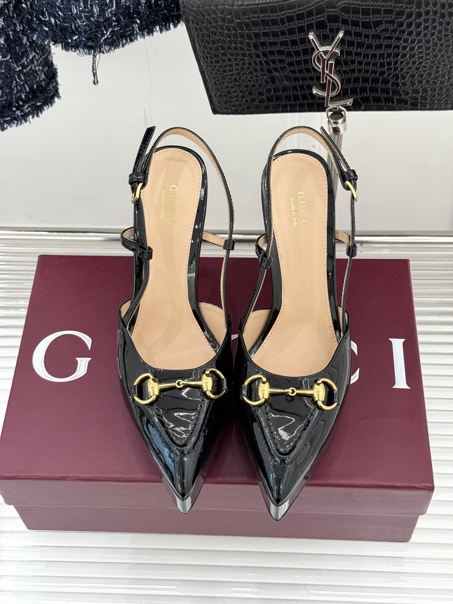 Gucci/古驰经典马衔扣尖头防水台高跟凉鞋将经典元素与时尚设计完美融合这款凉鞋以标志性的马衔扣为点睛之