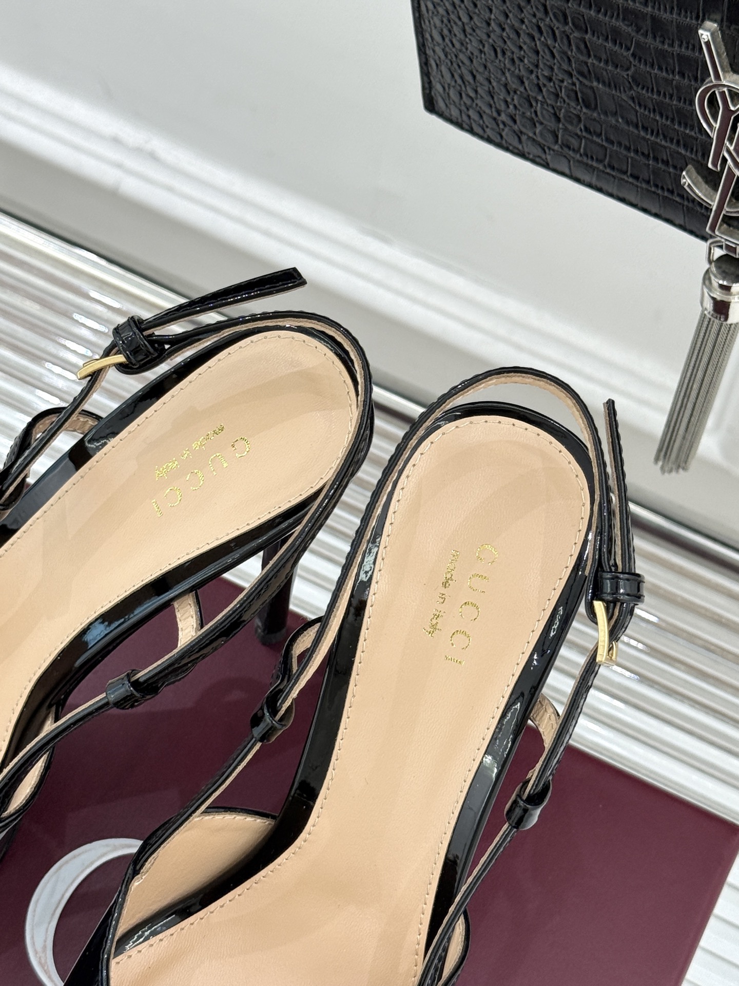 Gucci/古驰经典马衔扣尖头防水台高跟凉鞋将经典元素与时尚设计完美融合这款凉鞋以标志性的马衔扣为点睛之