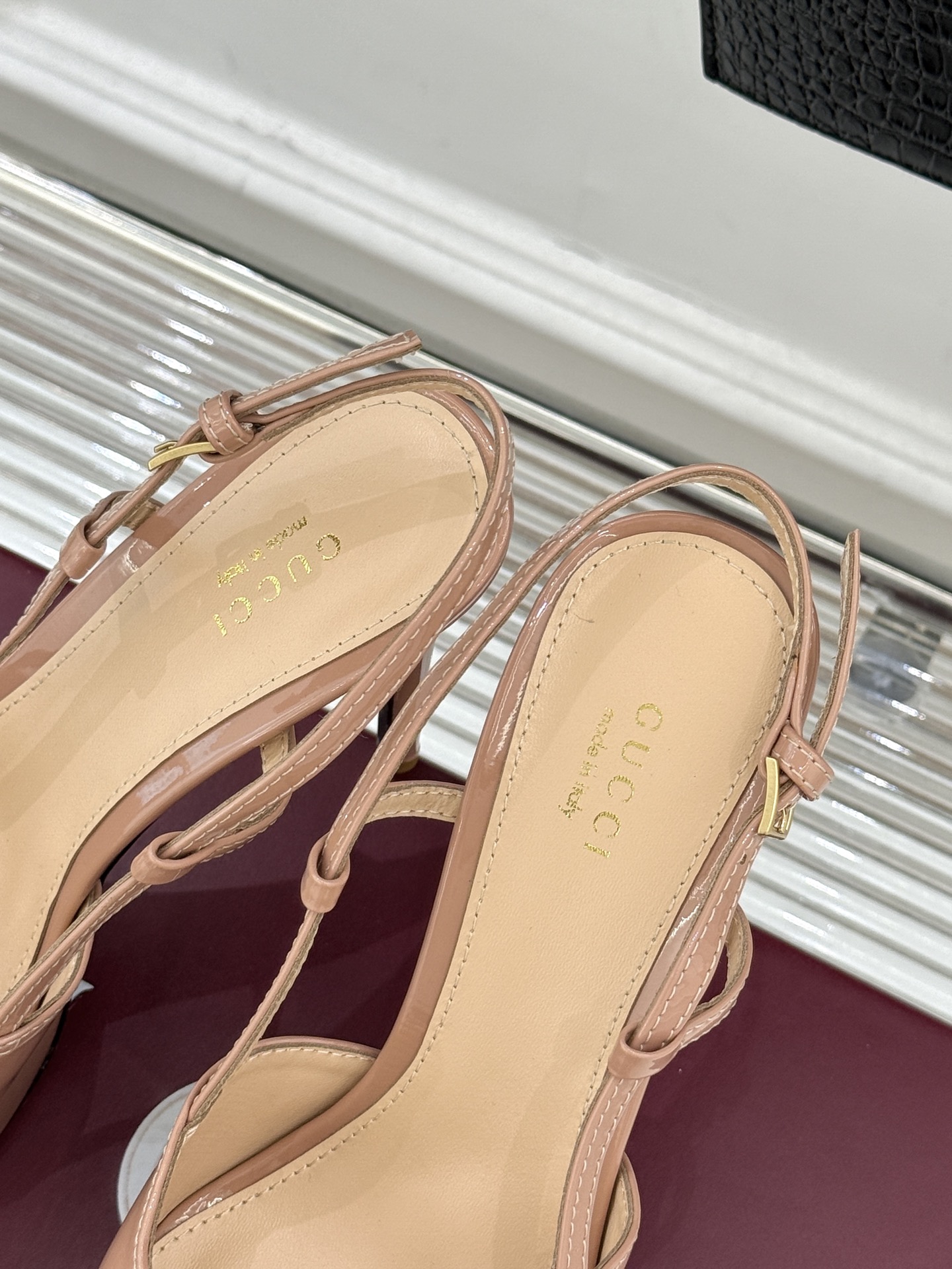 Gucci/古驰经典马衔扣尖头防水台高跟凉鞋将经典元素与时尚设计完美融合这款凉鞋以标志性的马衔扣为点睛之