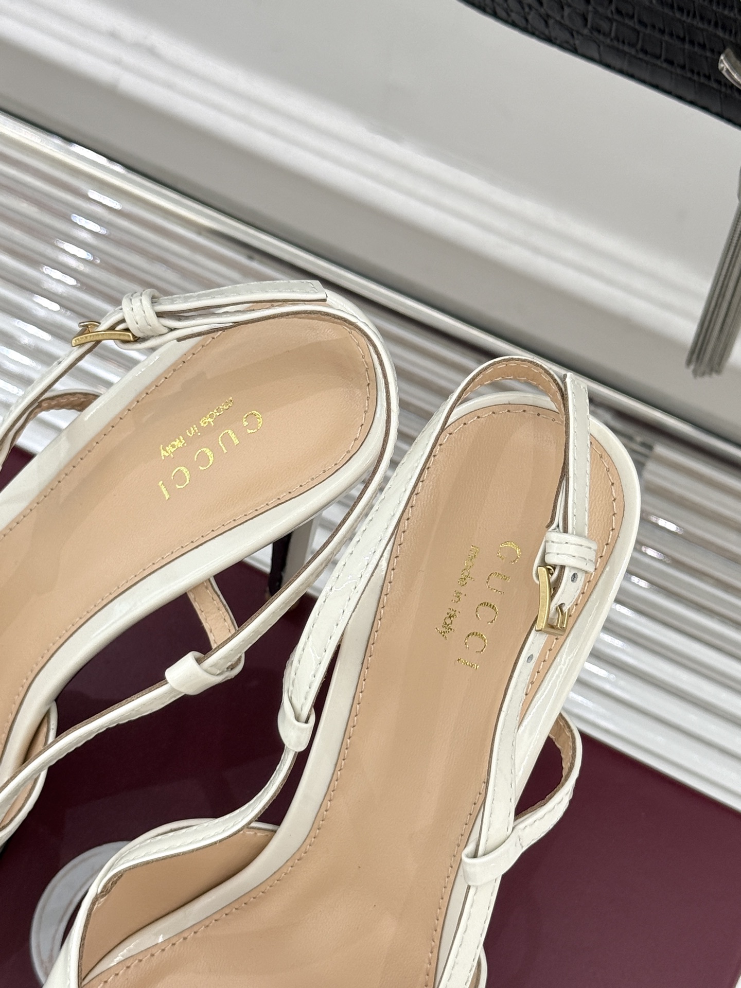 Gucci/古驰经典马衔扣尖头防水台高跟凉鞋将经典元素与时尚设计完美融合这款凉鞋以标志性的马衔扣为点睛之