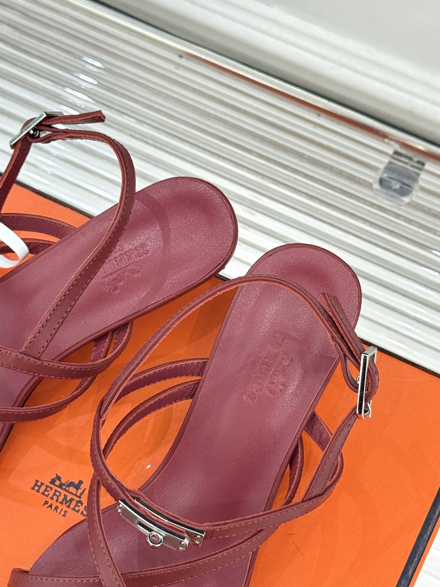 （配原版飞机盒）Hermès/爱马仕25WF新品Kelly扣细带猫跟凉鞋当Kelly包的传奇基因邂逅夏日