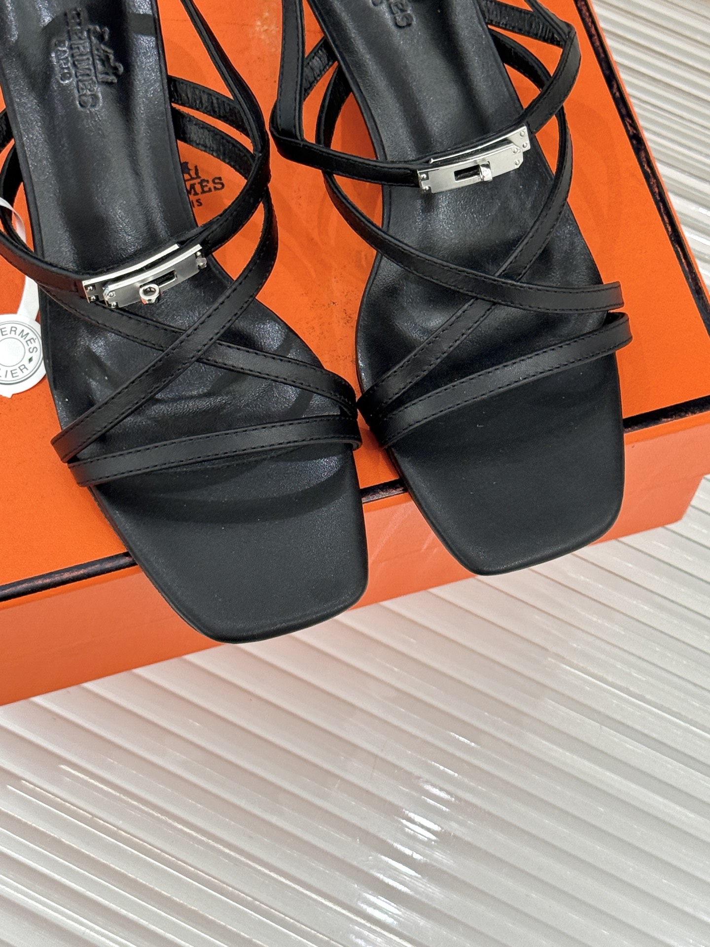 （配原版飞机盒）Hermès/爱马仕25WF新品Kelly扣细带猫跟凉鞋当Kelly包的传奇基因邂逅夏日