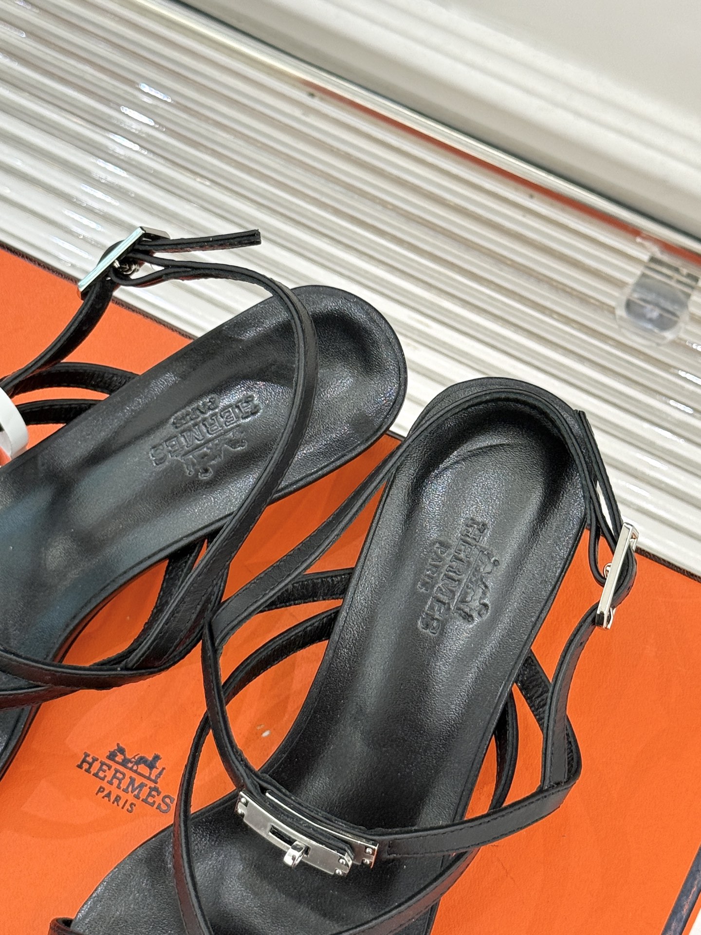 （配原版飞机盒）Hermès/爱马仕25WF新品Kelly扣细带猫跟凉鞋当Kelly包的传奇基因邂逅夏日