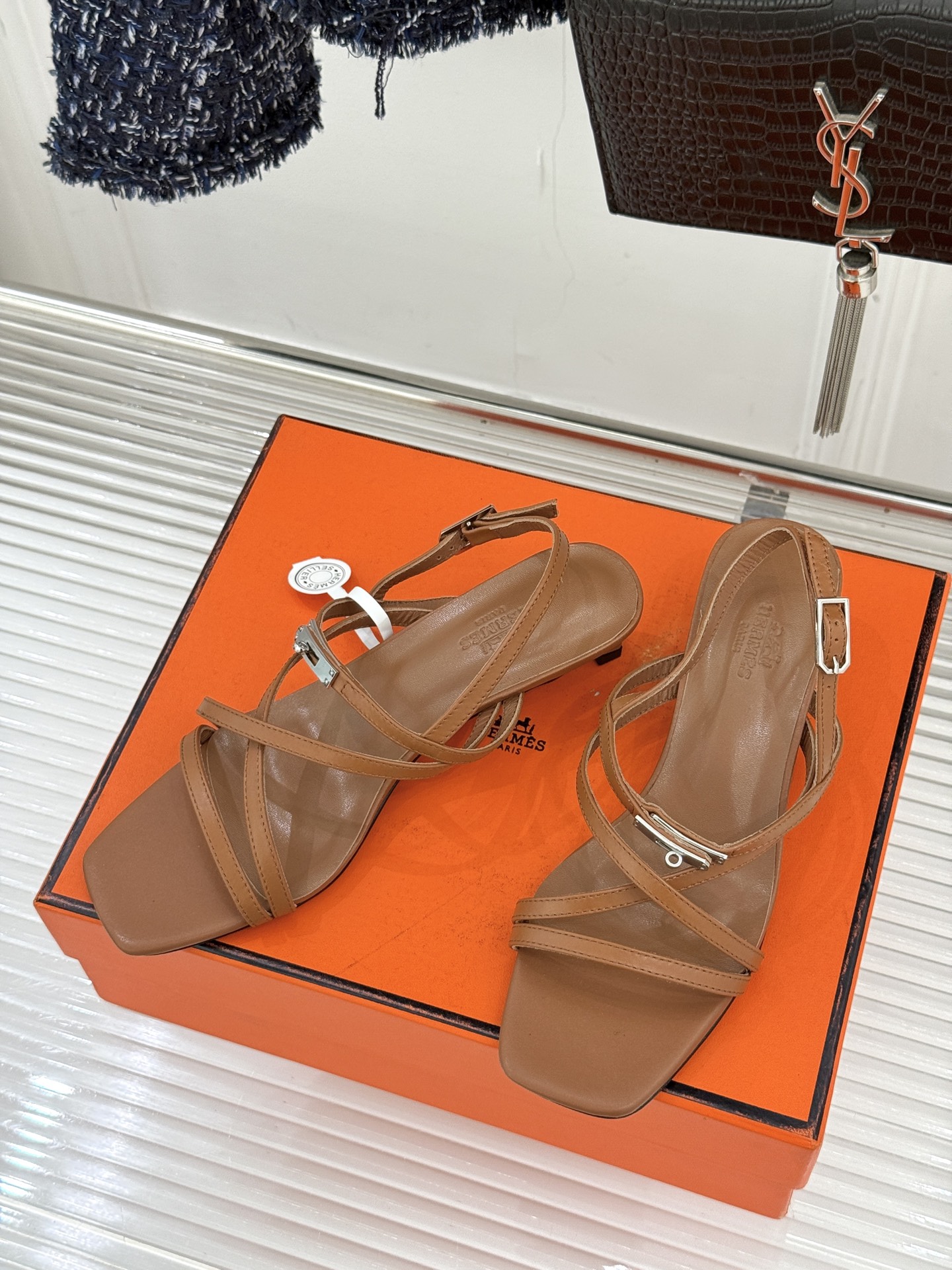 （配原版飞机盒）Hermès/爱马仕25WF新品Kelly扣细带猫跟凉鞋当Kelly包的传奇基因邂逅夏日