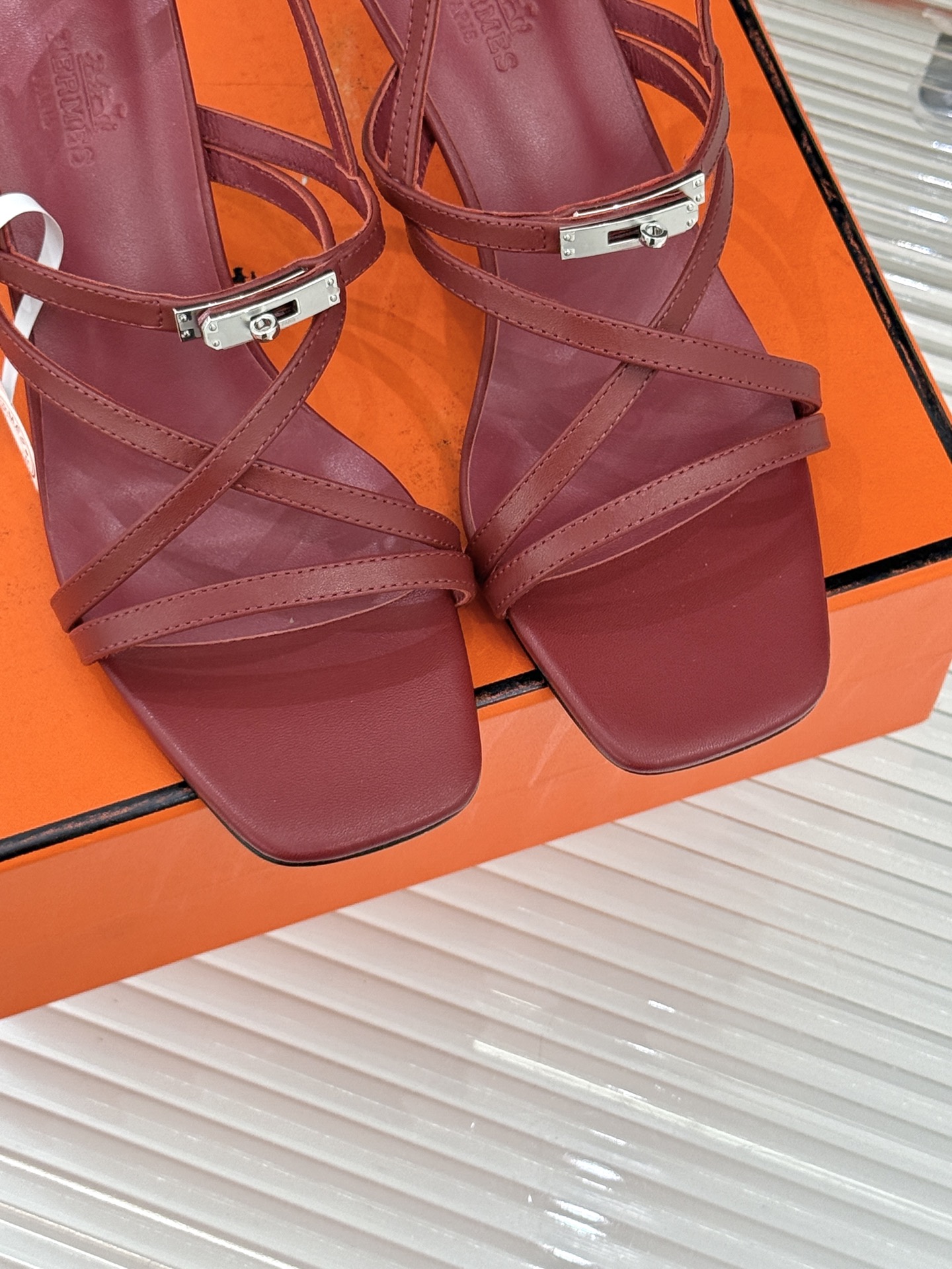 （配原版飞机盒）Hermès/爱马仕25WF新品Kelly扣细带猫跟凉鞋当Kelly包的传奇基因邂逅夏日