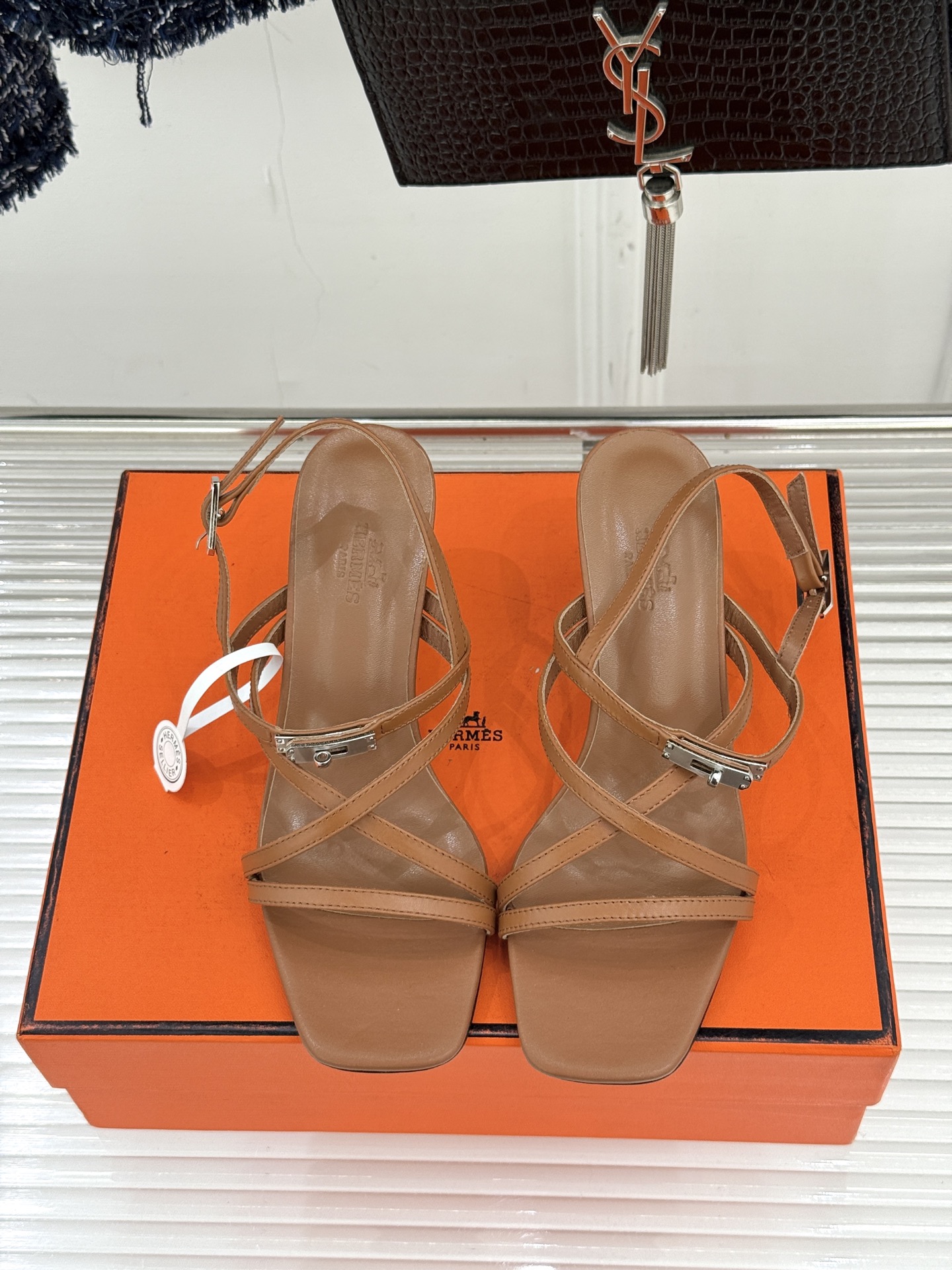 （配原版飞机盒）Hermès/爱马仕25WF新品Kelly扣细带猫跟凉鞋当Kelly包的传奇基因邂逅夏日