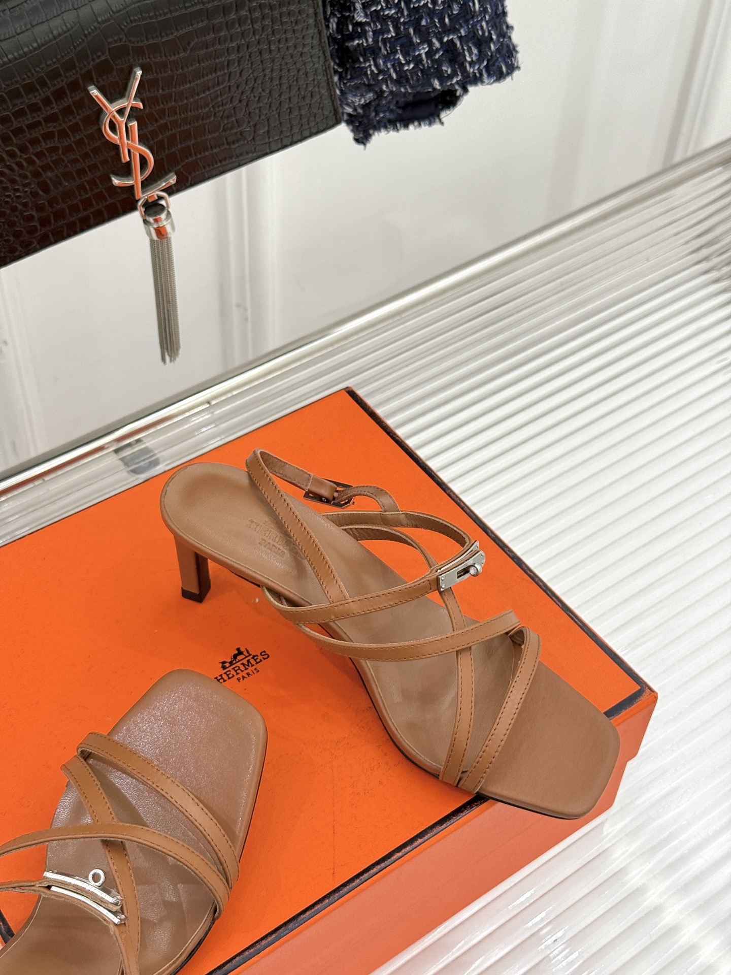 （配原版飞机盒）Hermès/爱马仕25WF新品Kelly扣细带猫跟凉鞋当Kelly包的传奇基因邂逅夏日