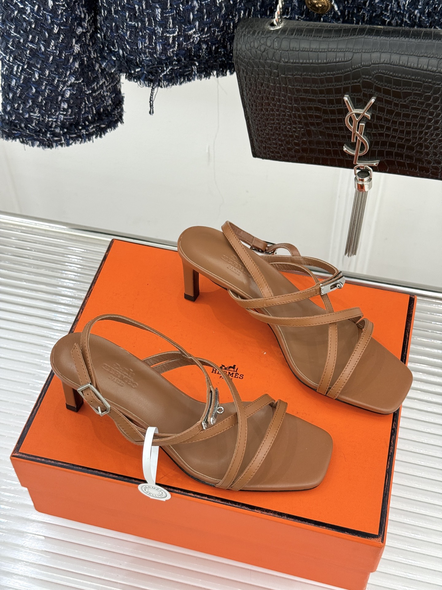 （配原版飞机盒）Hermès/爱马仕25WF新品Kelly扣细带猫跟凉鞋当Kelly包的传奇基因邂逅夏日