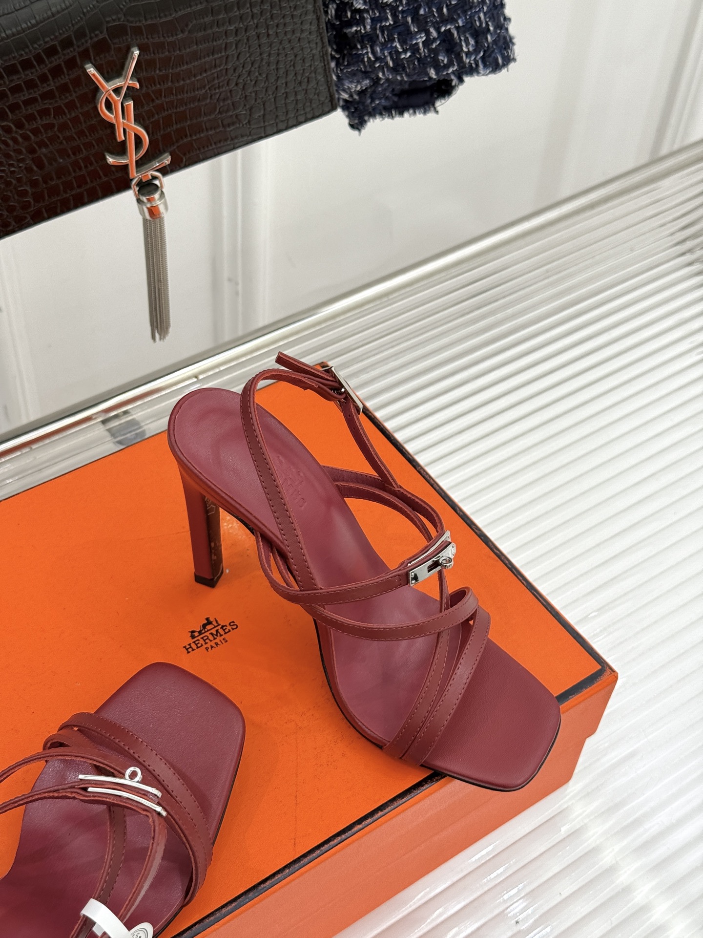 （配原版飞机盒）Hermès/爱马仕25WF新品Kelly扣细带猫跟凉鞋当Kelly包的传奇基因邂逅夏日