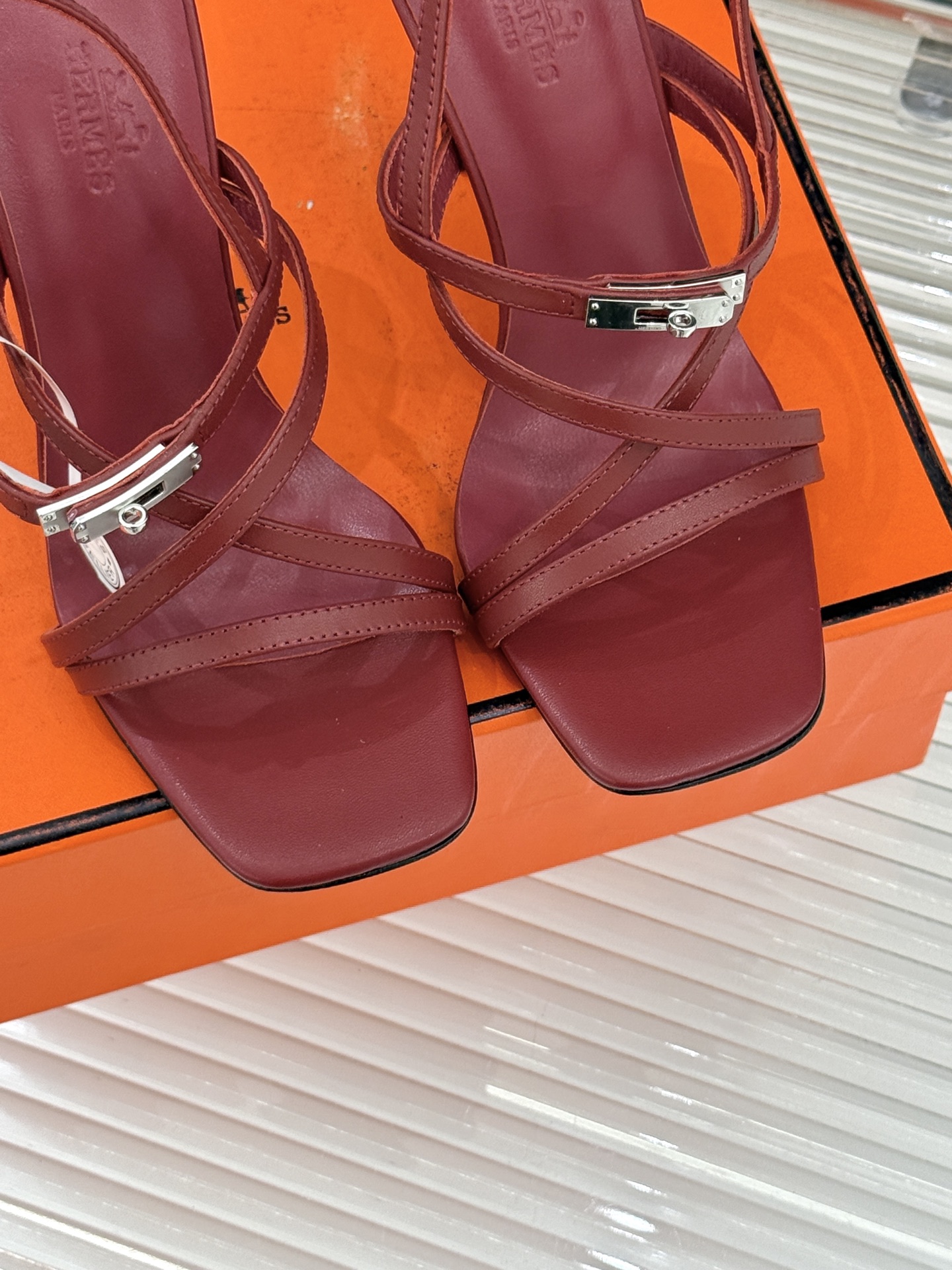 （配原版飞机盒）Hermès/爱马仕25WF新品Kelly扣细带猫跟凉鞋当Kelly包的传奇基因邂逅夏日