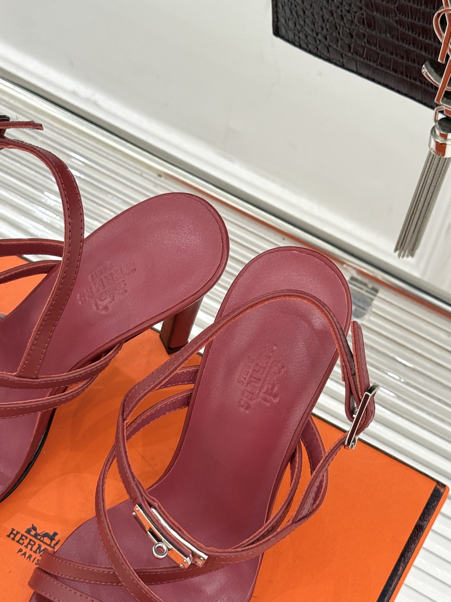 （配原版飞机盒）Hermès/爱马仕25WF新品Kelly扣细带猫跟凉鞋当Kelly包的传奇基因邂逅夏日