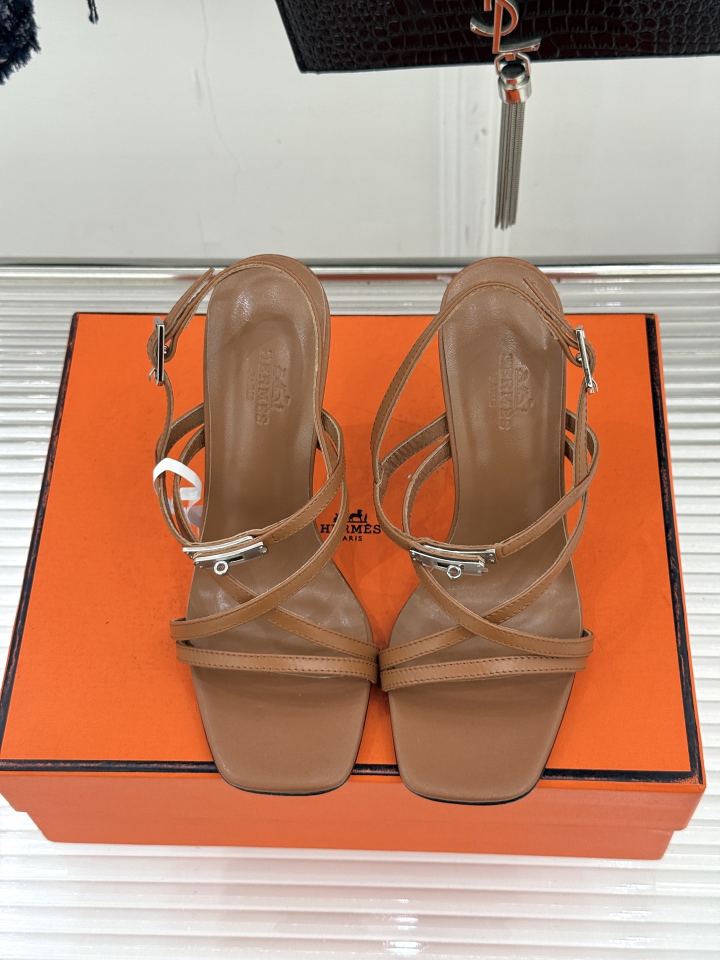 （配原版飞机盒）Hermès/爱马仕25WF新品Kelly扣细带猫跟凉鞋当Kelly包的传奇基因邂逅夏日