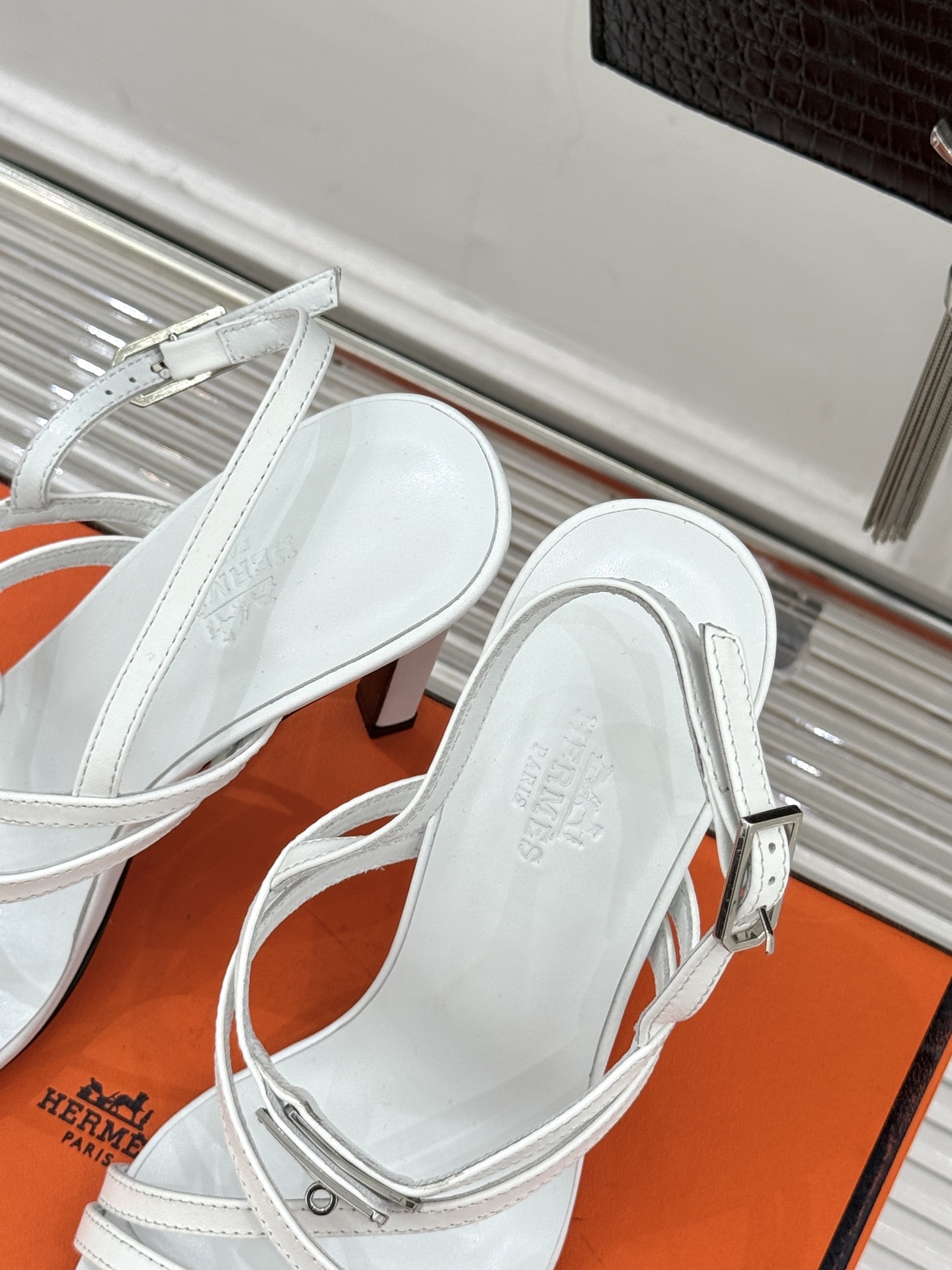 （配原版飞机盒）Hermès/爱马仕25WF新品Kelly扣细带猫跟凉鞋当Kelly包的传奇基因邂逅夏日