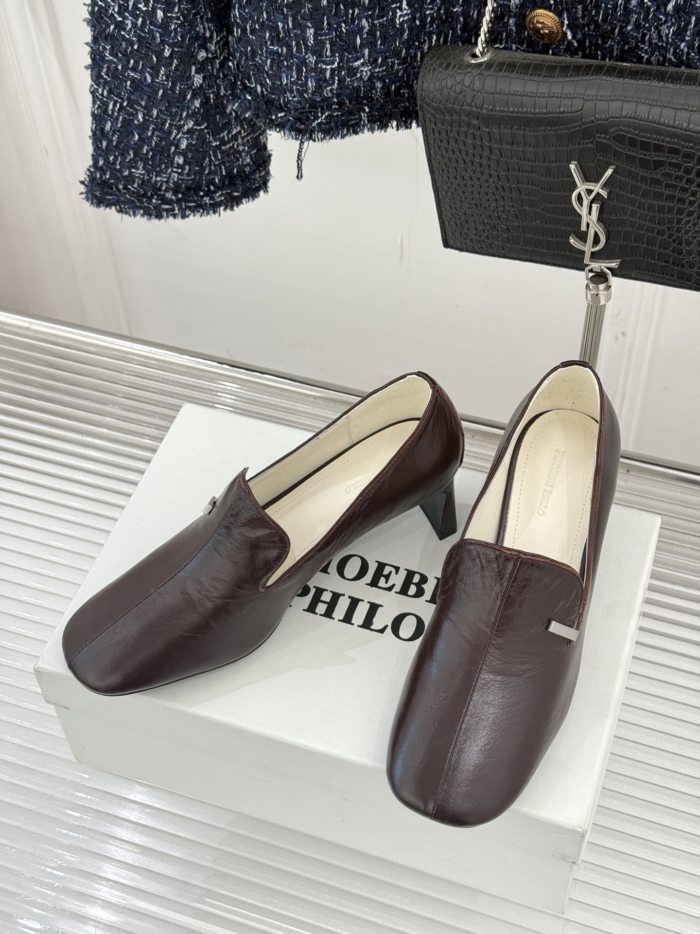 PHOEBE PHILO 25WF新品复古拼色高跟鞋乐福鞋以克制美学定义当代女性的利落风骨。把复古与极简