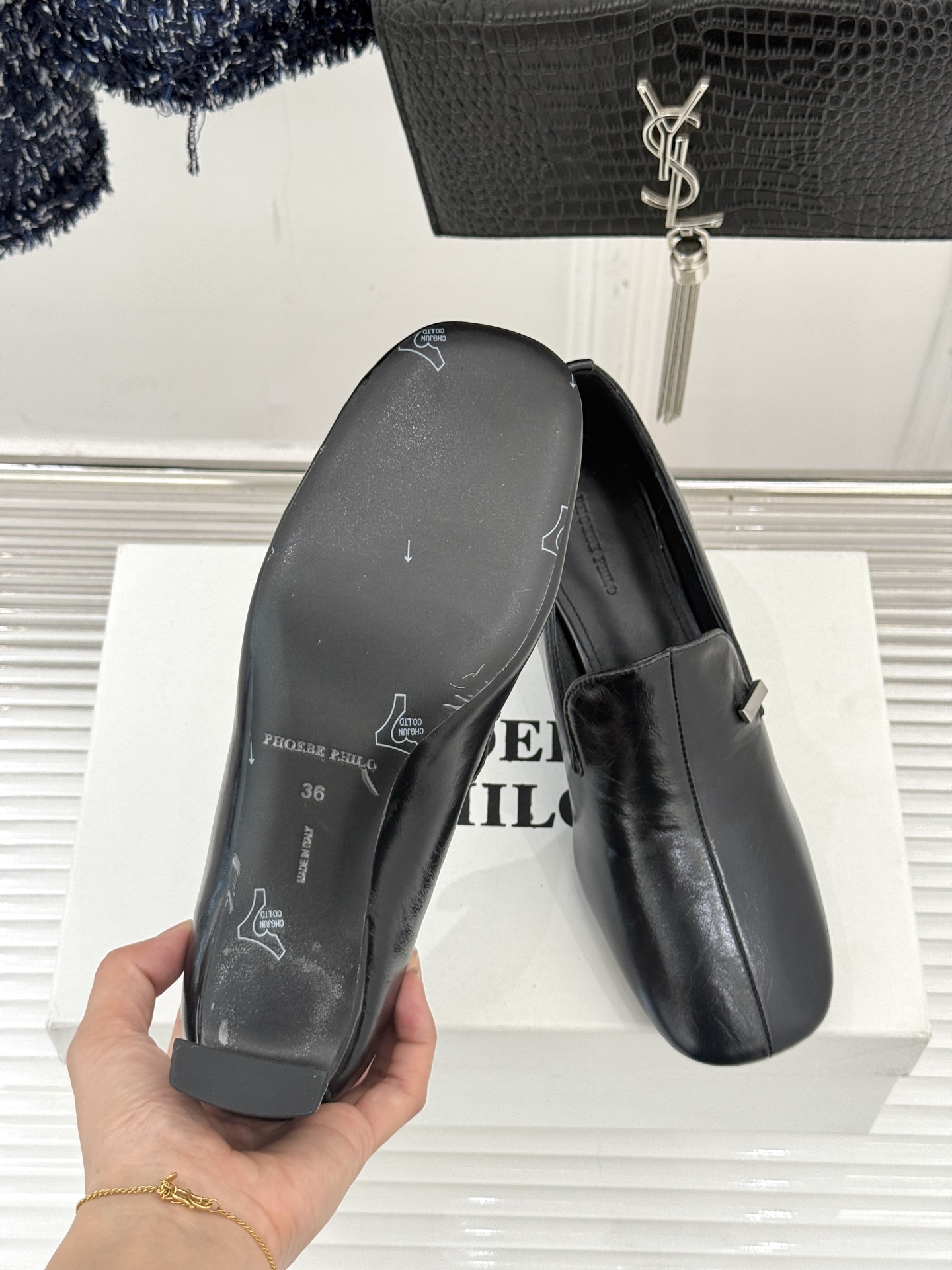 PHOEBE PHILO 25WF新品复古拼色高跟鞋乐福鞋以克制美学定义当代女性的利落风骨。把复古与极简