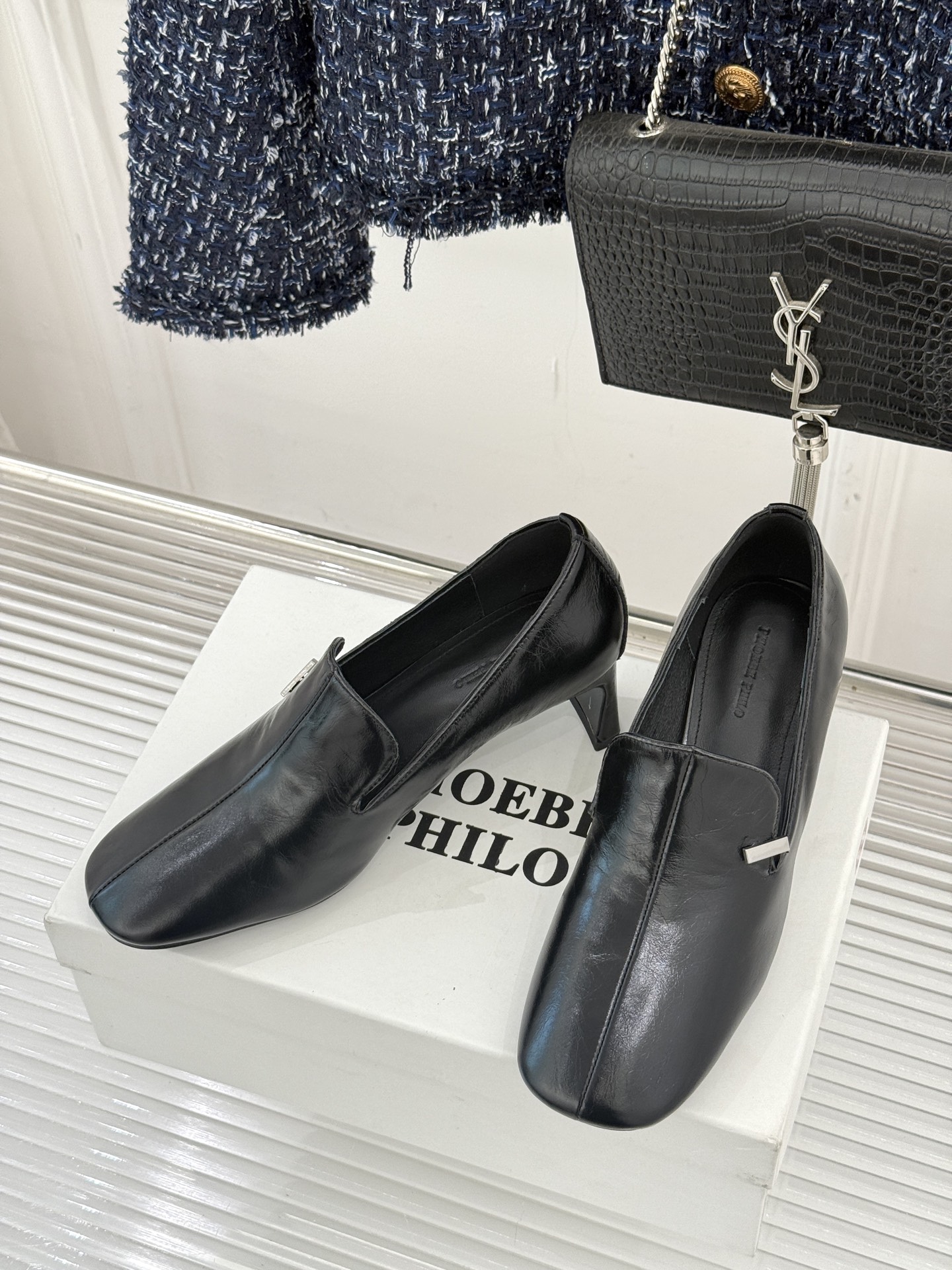 PHOEBE PHILO 25WF新品复古拼色高跟鞋乐福鞋以克制美学定义当代女性的利落风骨。把复古与极简