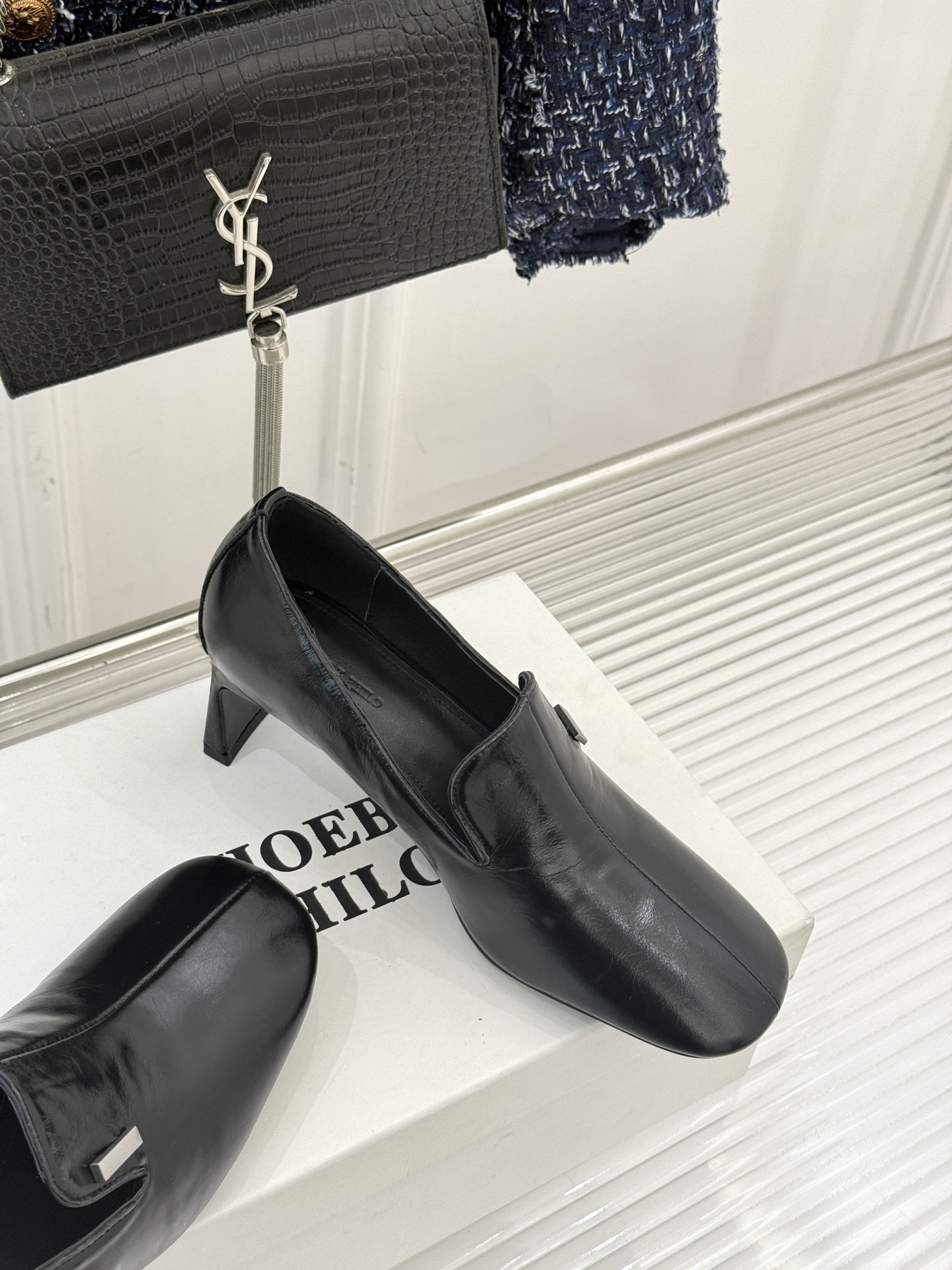 PHOEBE PHILO 25WF新品复古拼色高跟鞋乐福鞋以克制美学定义当代女性的利落风骨。把复古与极简