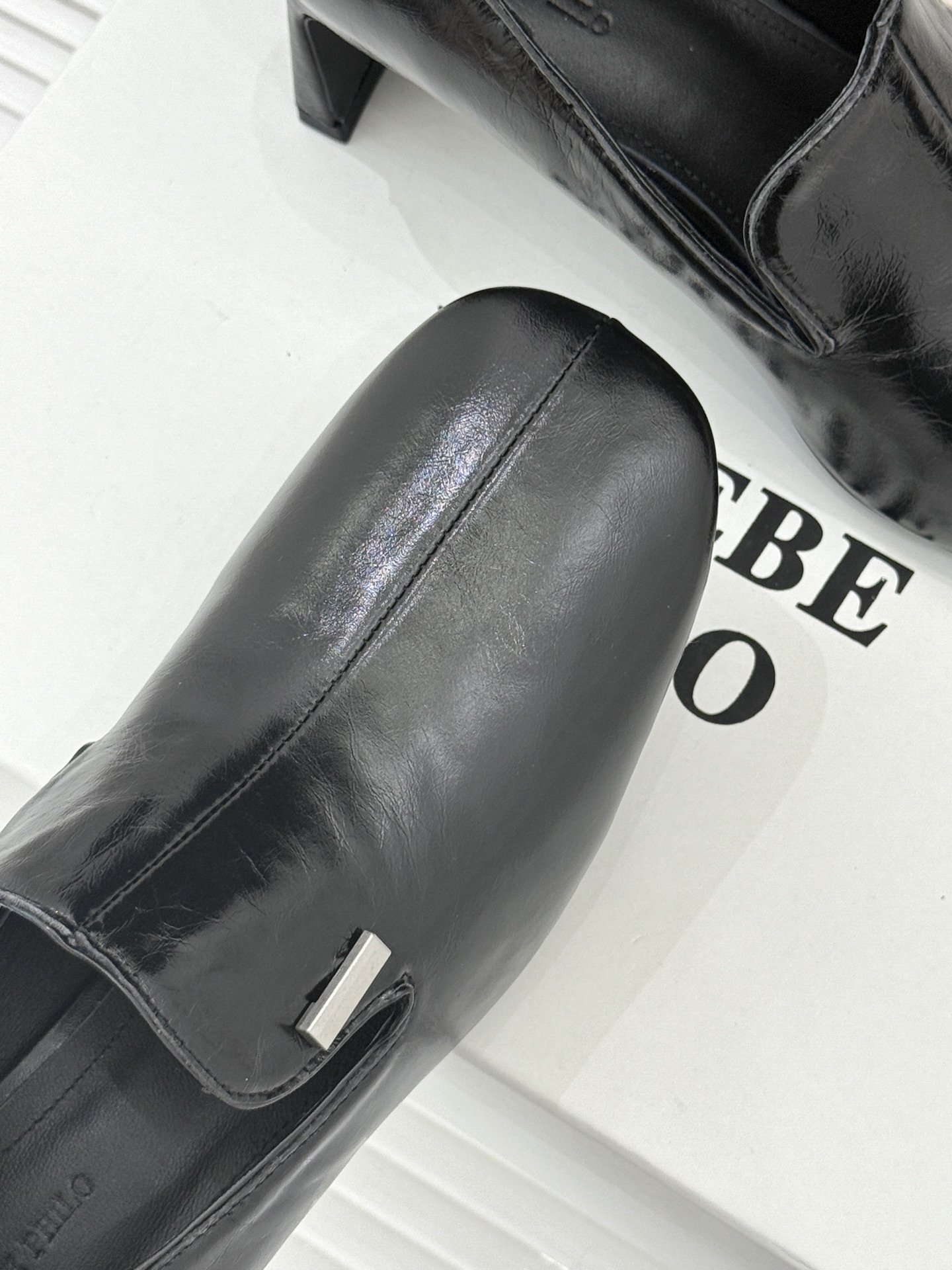 PHOEBE PHILO 25WF新品复古拼色高跟鞋乐福鞋以克制美学定义当代女性的利落风骨。把复古与极简