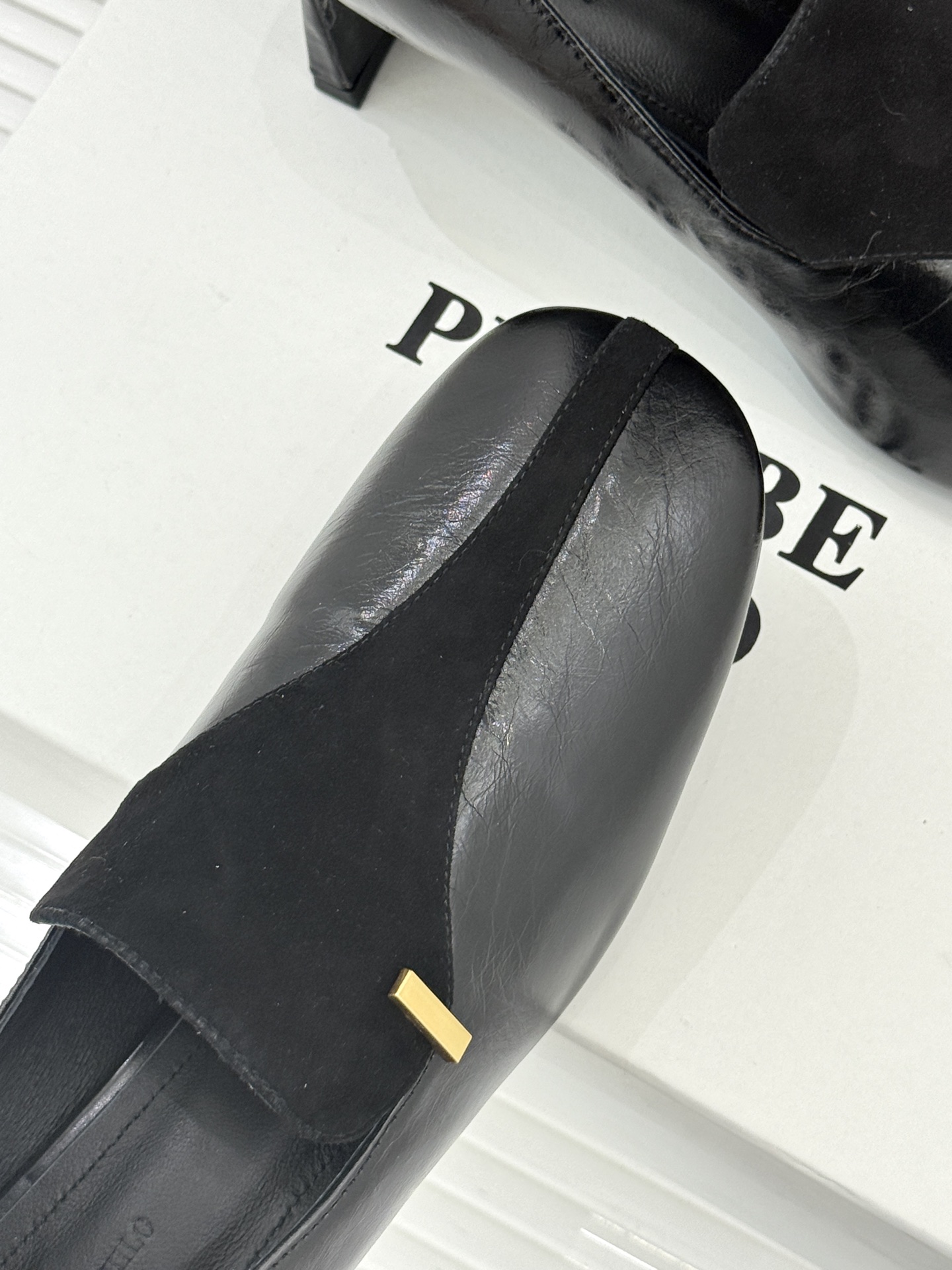 PHOEBE PHILO 25WF新品复古拼色高跟鞋乐福鞋以克制美学定义当代女性的利落风骨。把复古与极简