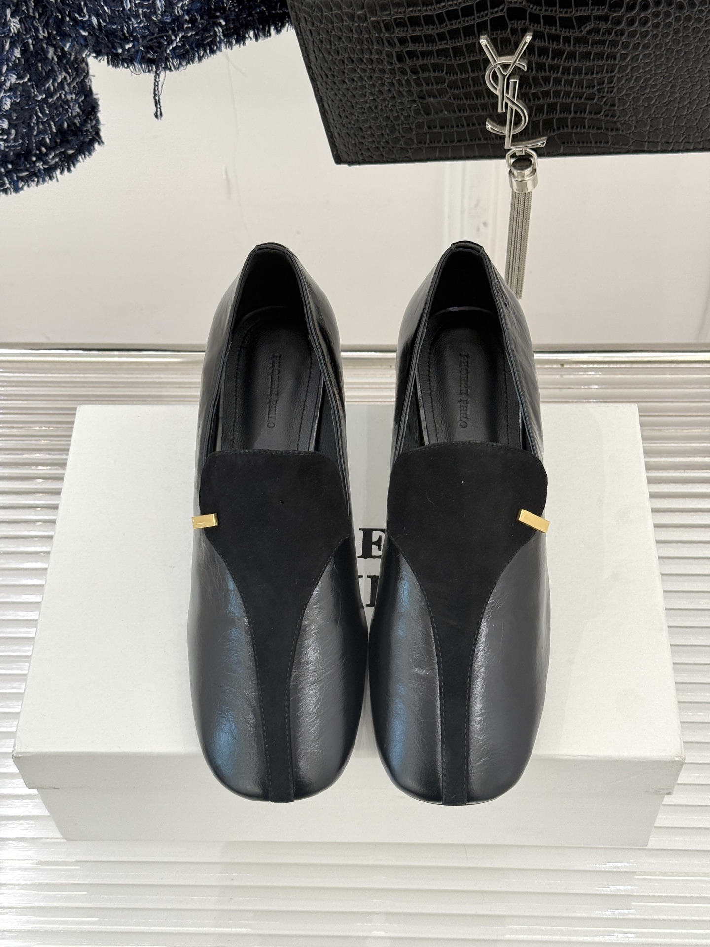 PHOEBE PHILO 25WF新品复古拼色高跟鞋乐福鞋以克制美学定义当代女性的利落风骨。把复古与极简