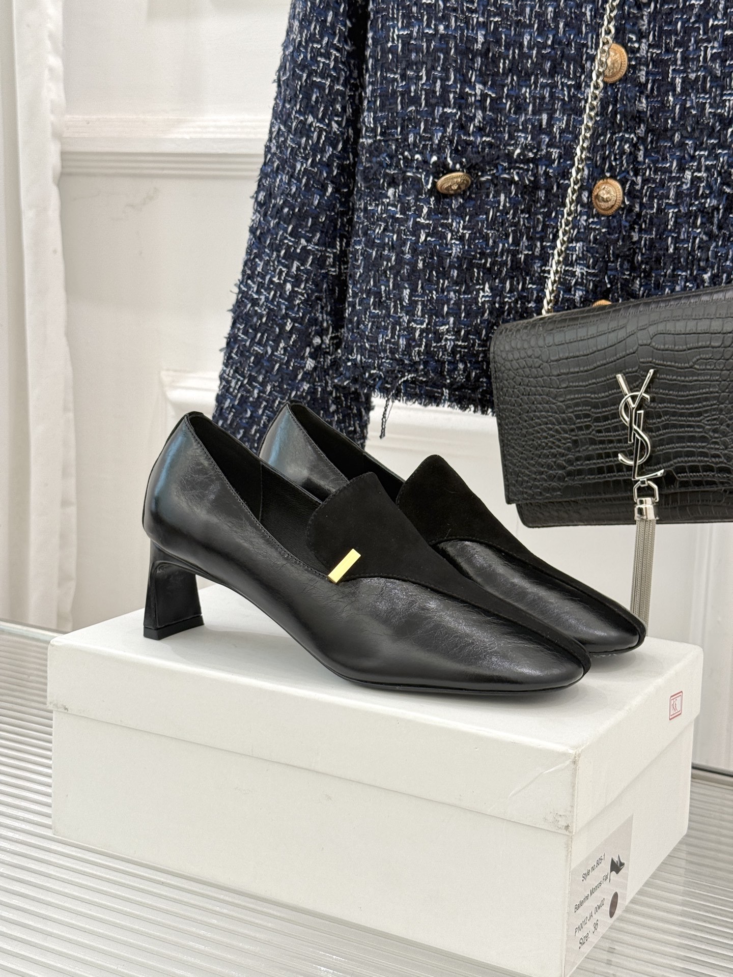 PHOEBE PHILO 25WF新品复古拼色高跟鞋乐福鞋以克制美学定义当代女性的利落风骨。把复古与极简