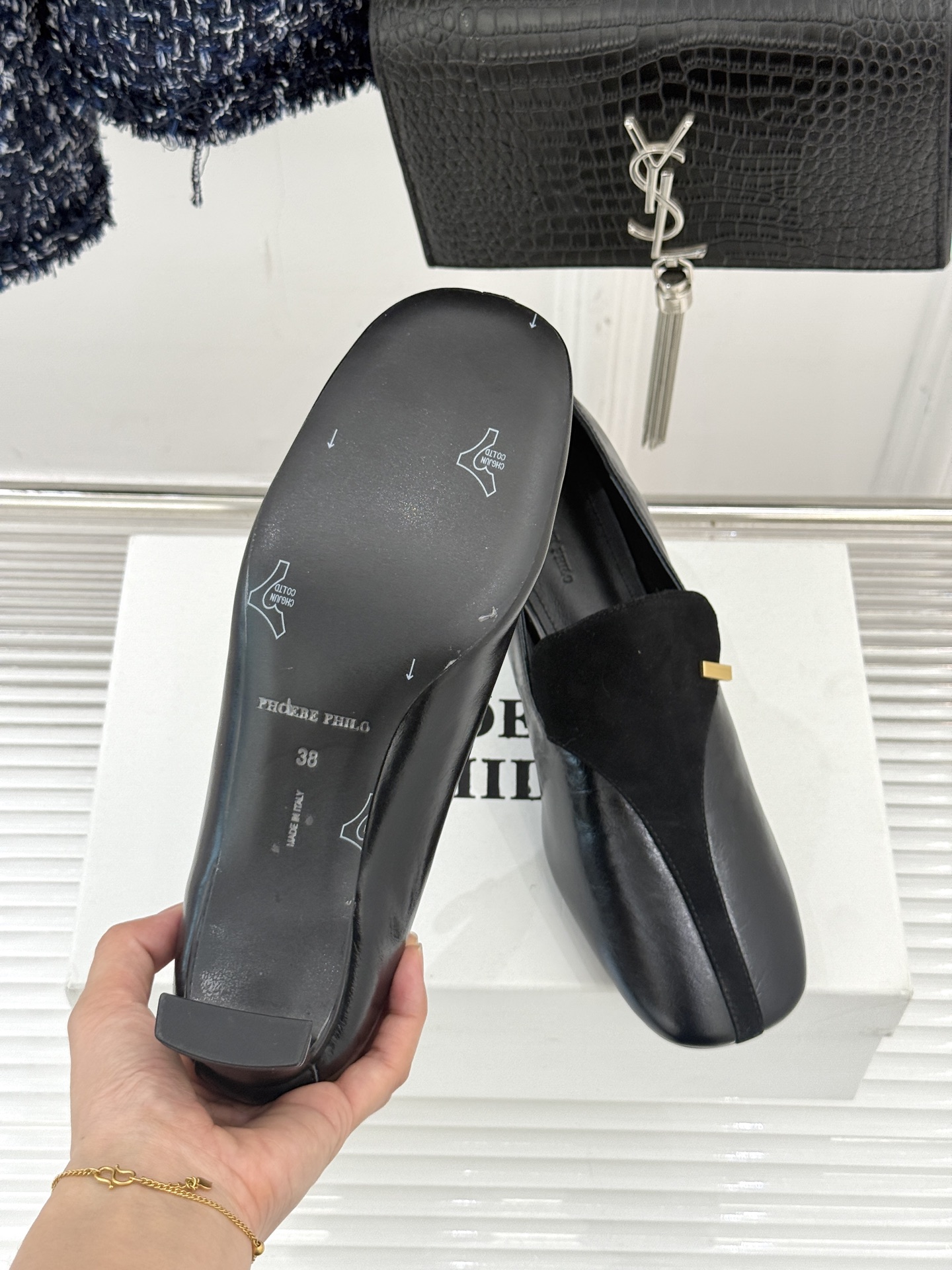 PHOEBE PHILO 25WF新品复古拼色高跟鞋乐福鞋以克制美学定义当代女性的利落风骨。把复古与极简