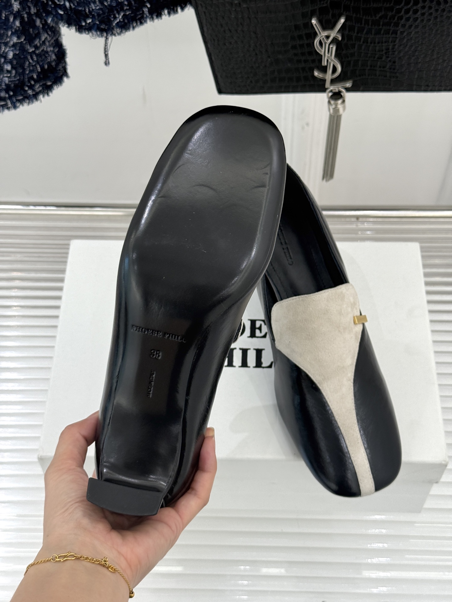 PHOEBE PHILO 25WF新品复古拼色高跟鞋乐福鞋以克制美学定义当代女性的利落风骨。把复古与极简