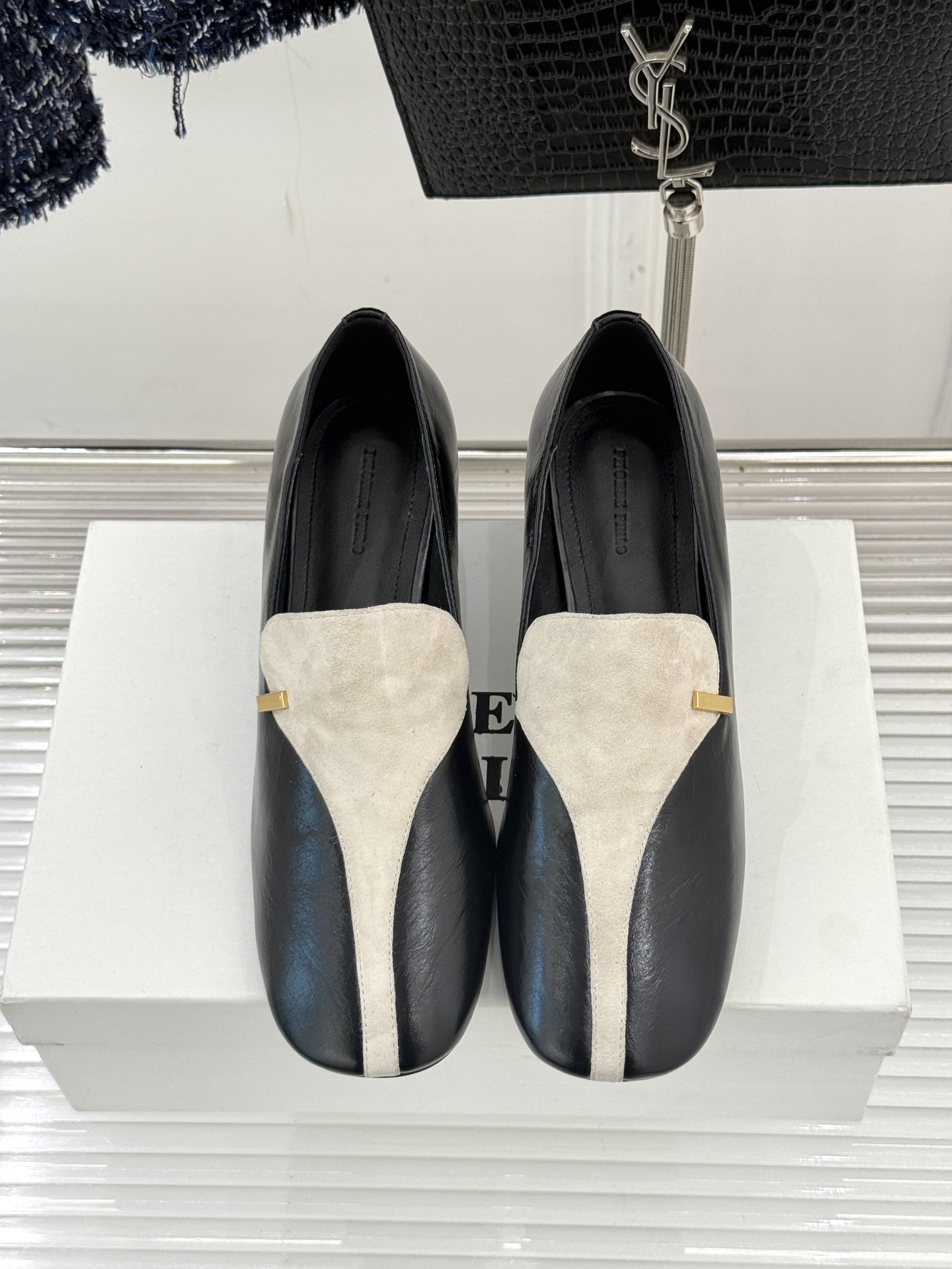 PHOEBE PHILO 25WF新品复古拼色高跟鞋乐福鞋以克制美学定义当代女性的利落风骨。把复古与极简