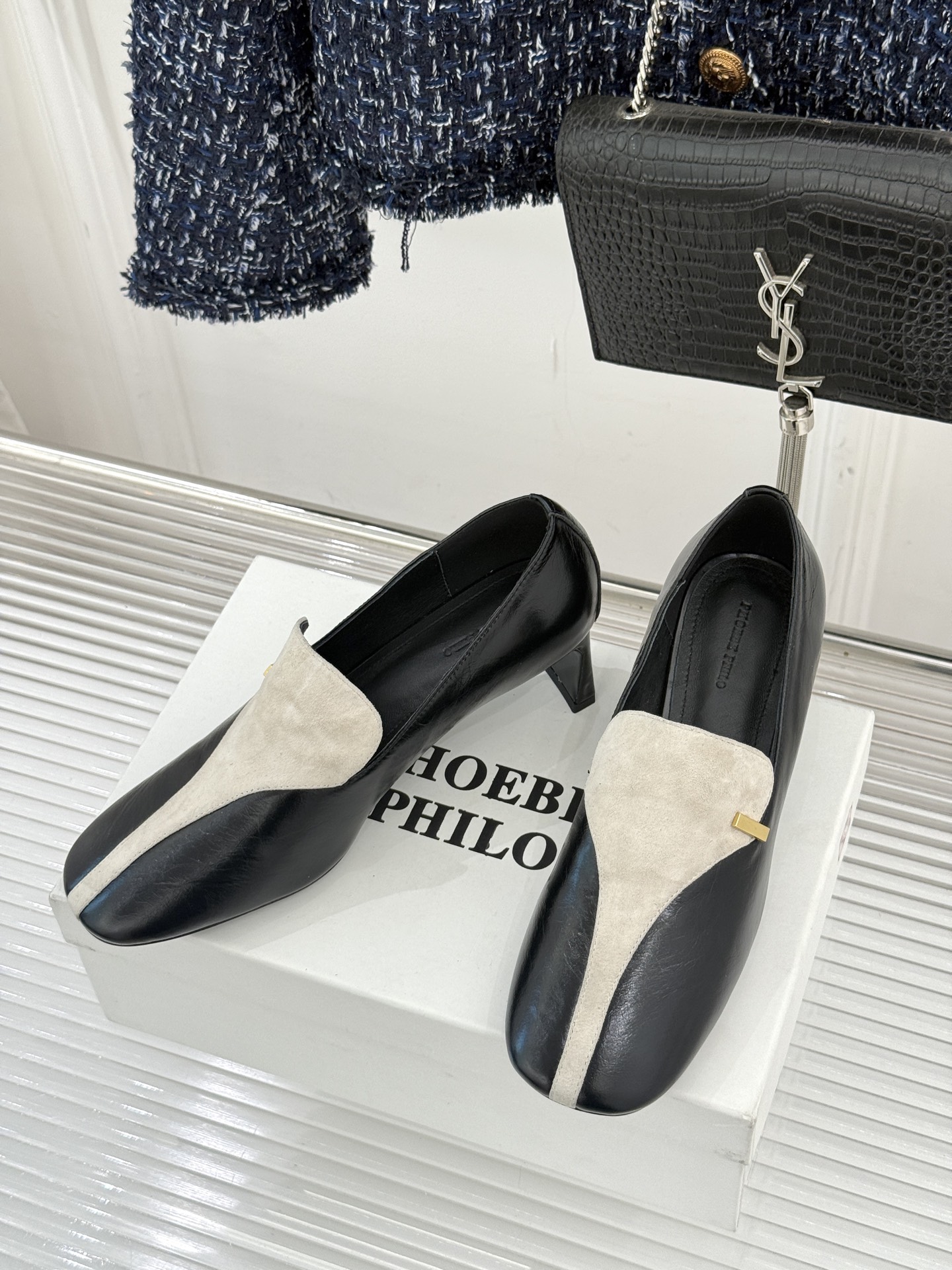 PHOEBE PHILO 25WF新品复古拼色高跟鞋乐福鞋以克制美学定义当代女性的利落风骨。把复古与极简