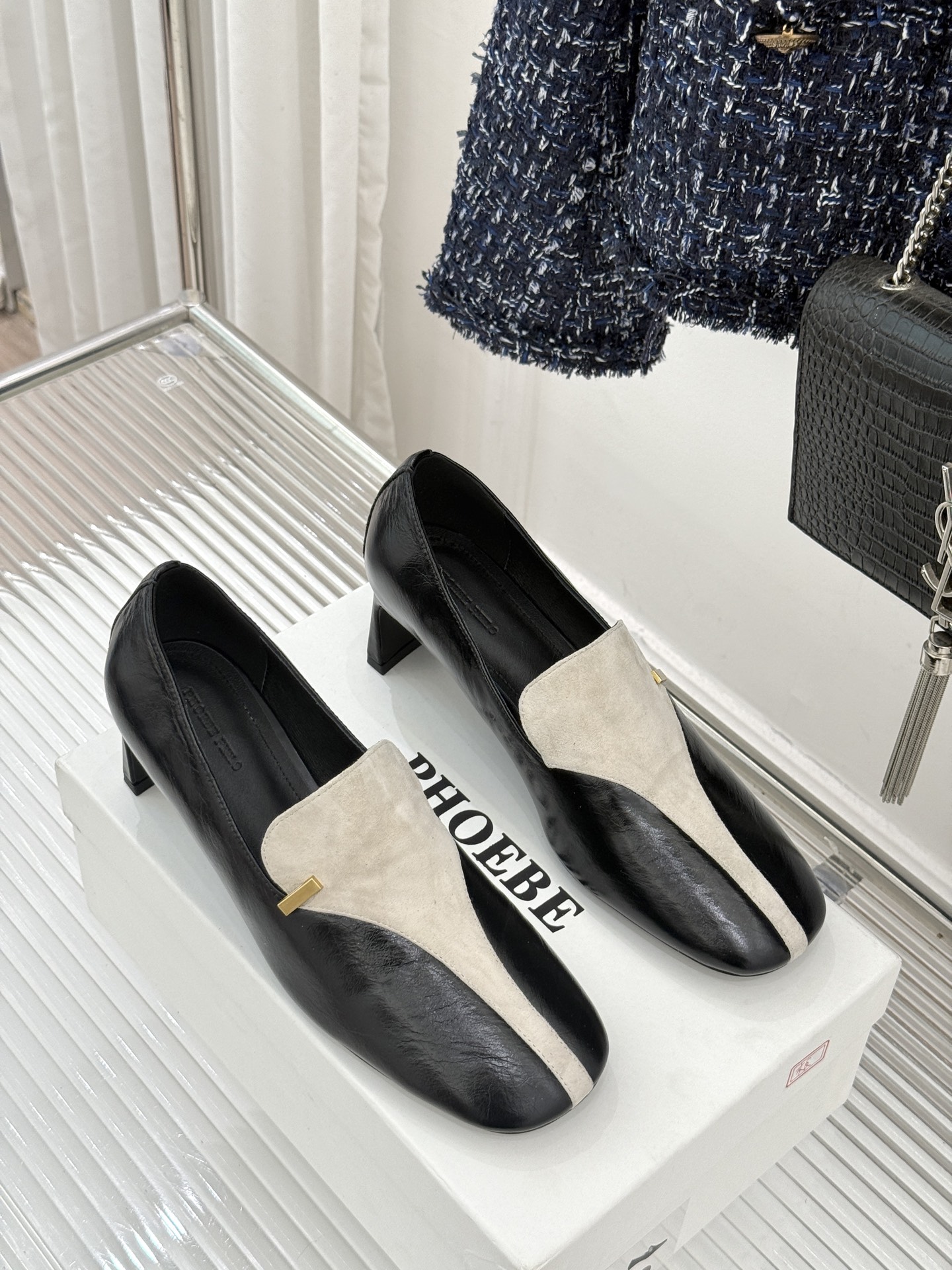 PHOEBE PHILO 25WF新品复古拼色高跟鞋乐福鞋以克制美学定义当代女性的利落风骨。把复古与极简