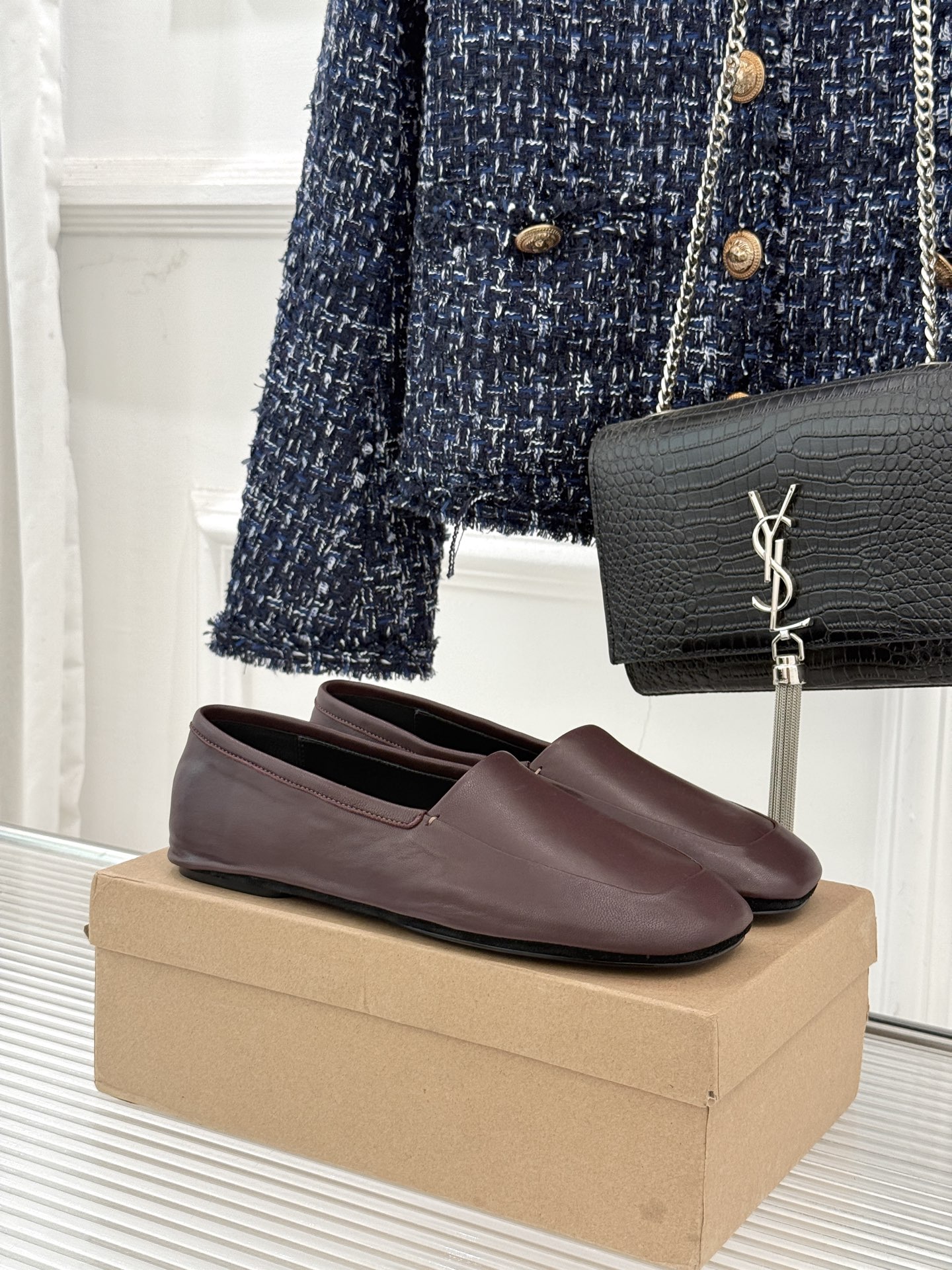 Lemaire25WF新品极简复古柔软平底乐福鞋 把极简复古穿成日常松弛感。利落圆头包容所有脚型平底设计