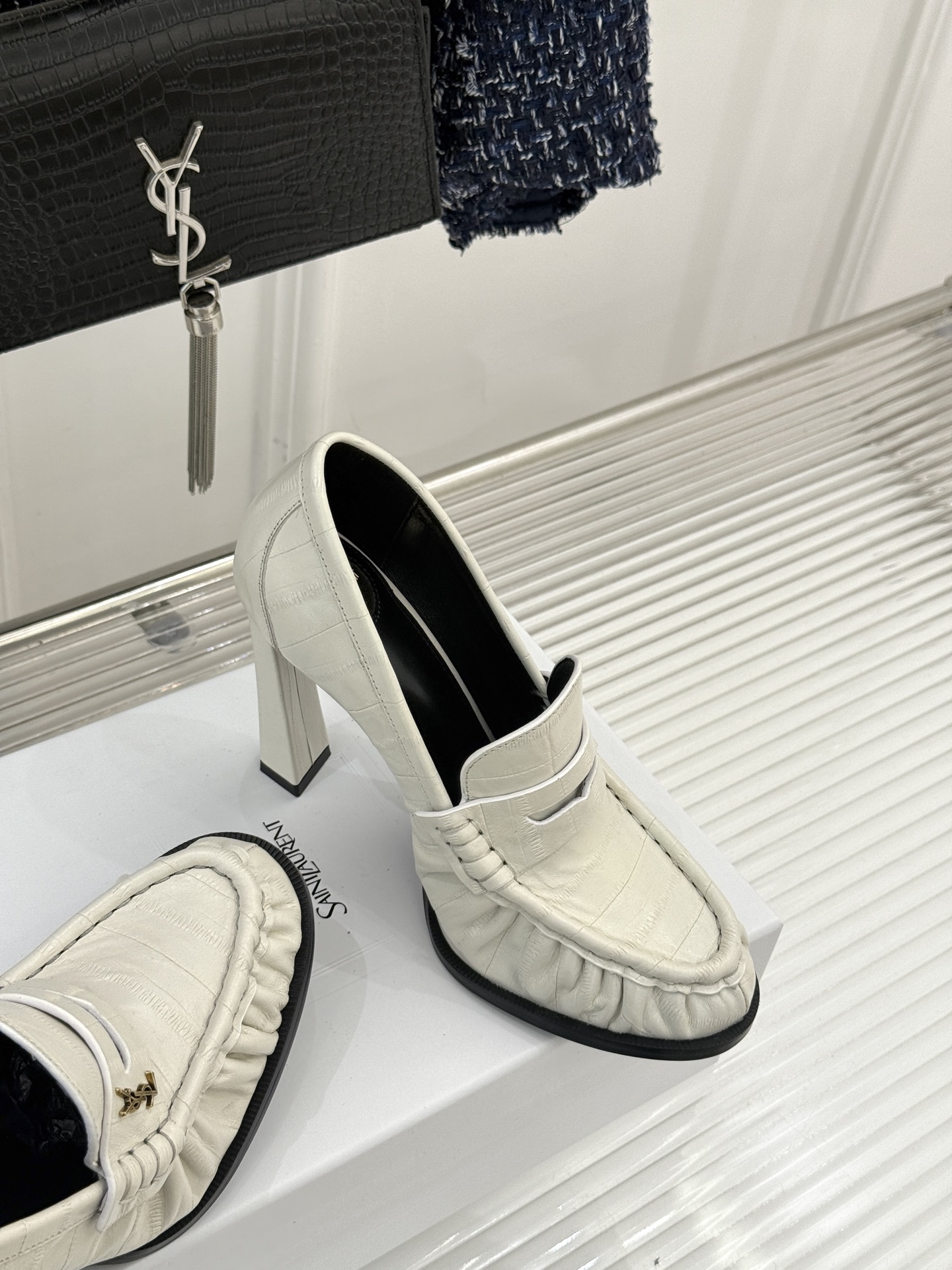 Saint Lauren*圣罗兰26WF新品YSL小logo高跟鞋乐福鞋标志性的小logo是这双鞋的灵魂